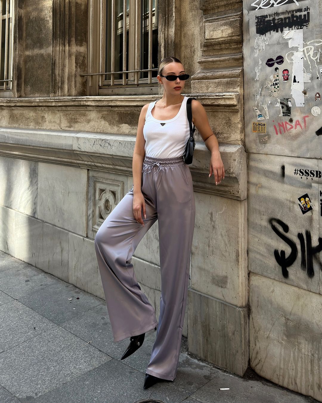 Rahasia menaklukkan gaya minimalis yang sederhana namun trendi - Foto 8. Bí quyết chinh phục phong cách minimalism đơn giản mà vẫn thời thượng- Ảnh 8.