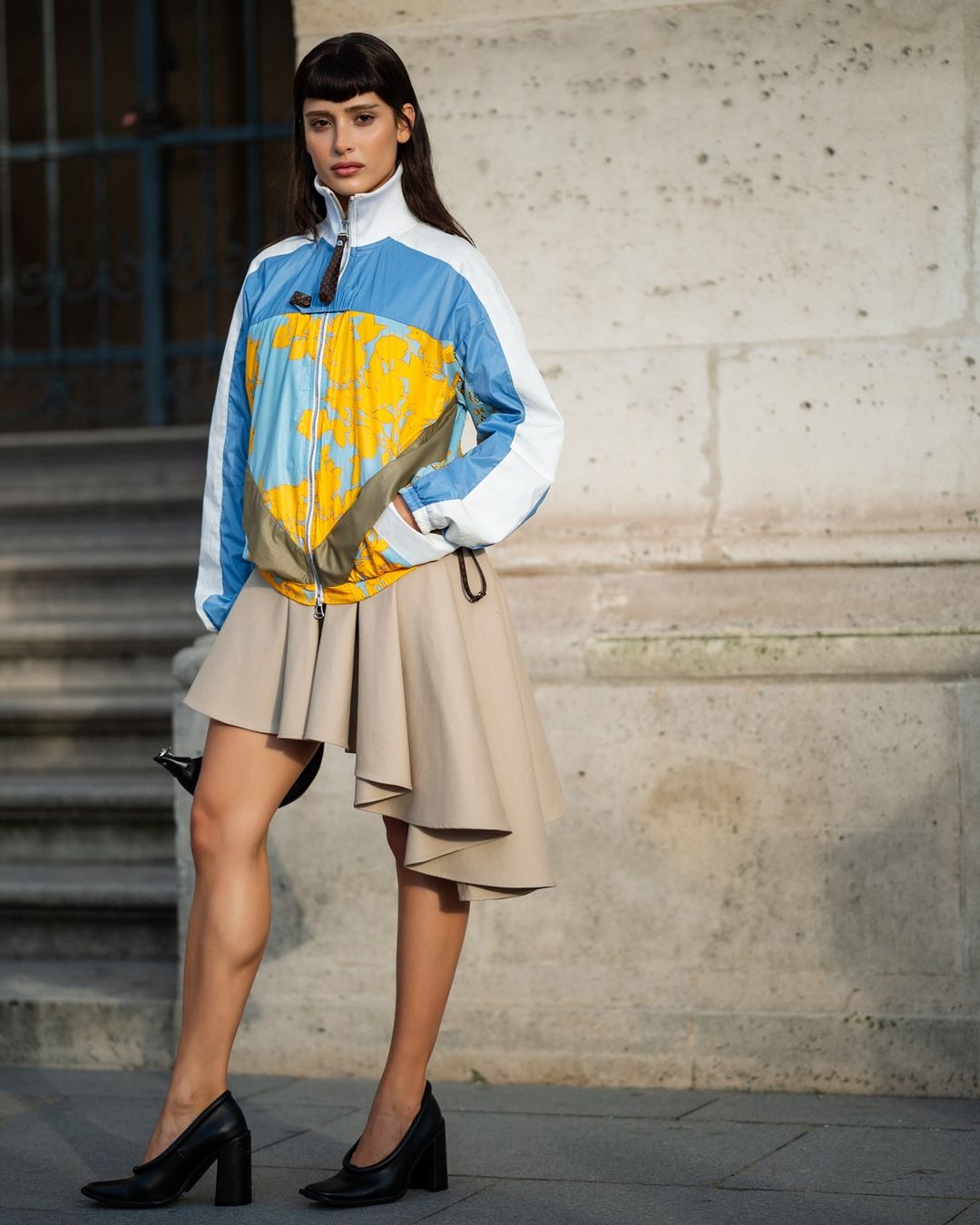 Maxi-trui en onderjurk, een verrassend aantrekkelijke herfstcombinatie - Foto 7. Áo len maxi và váy trơn slip, combo mùa thu bất ngờ mời gọi quyến rũ- Ảnh 7.