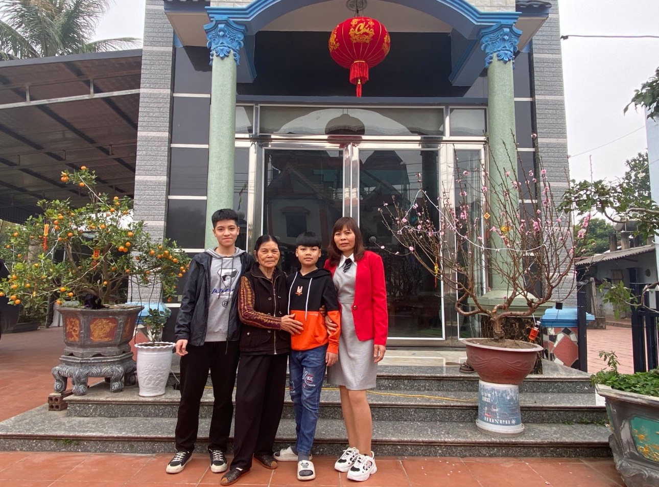 Chuyện xúc động khi bà ngoại U.80 dúi tiền cho cháu- Ảnh 2. Chuyện xúc động khi bà ngoại U.80 dúi tiền cho cháu- Ảnh 2.