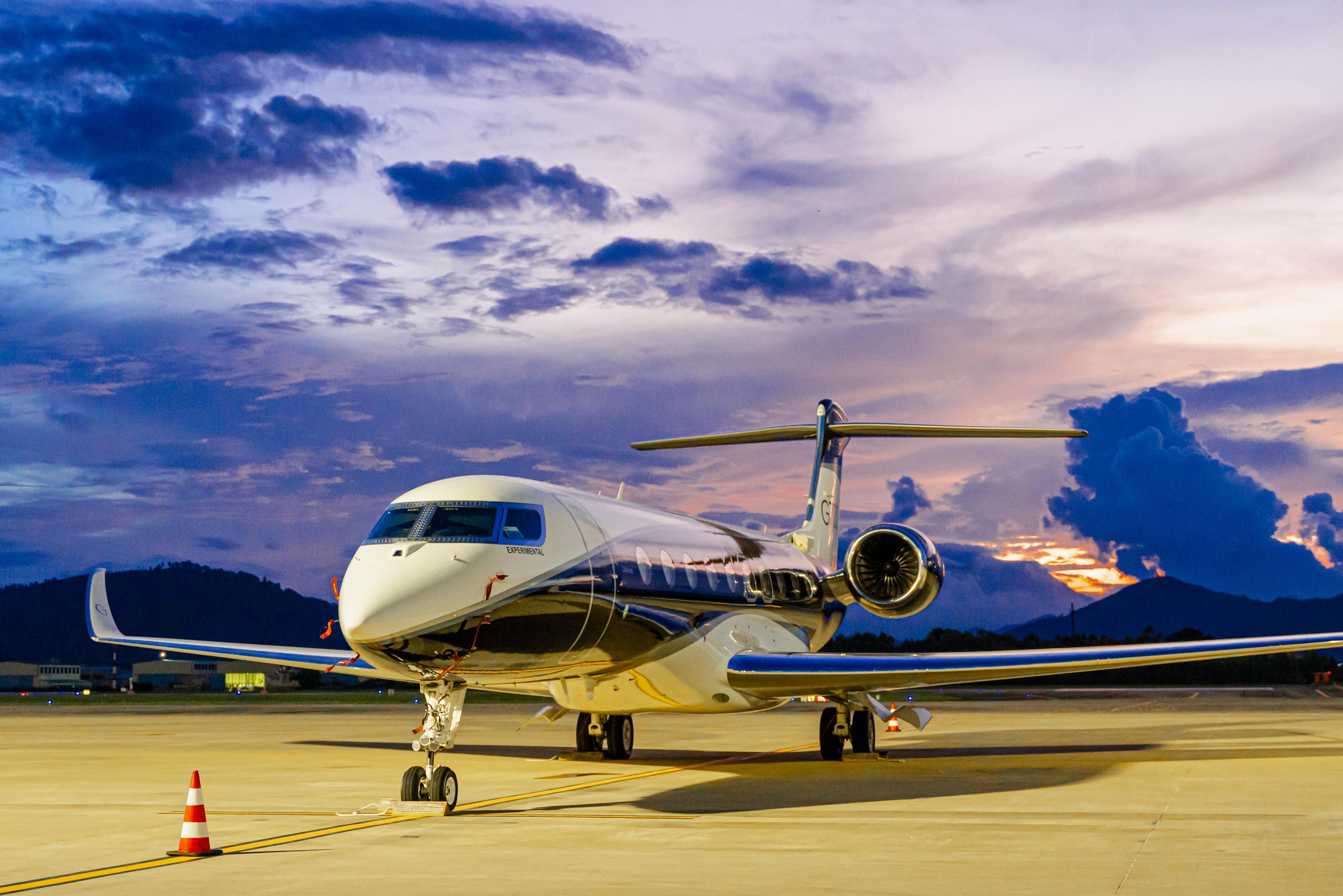 Đà Nẵng bất ngờ xuất hiện loạt máy bay dành cho tỉ phú của Gulfstream- Ảnh 2. Đà Nẵng bất ngờ xuất hiện loạt máy bay dành cho tỉ phú của Gulfstream- Ảnh 2.