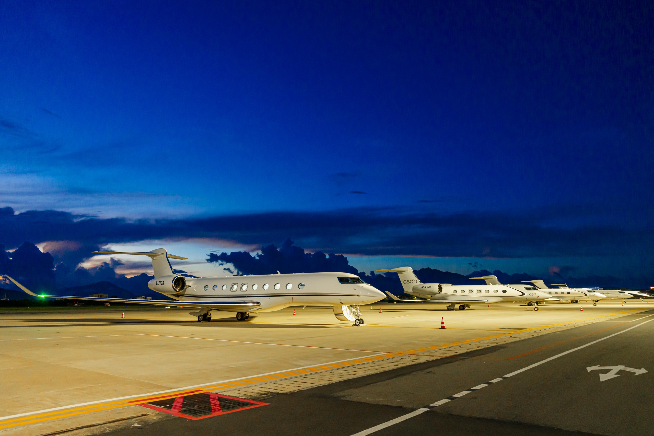 Đà Nẵng bất ngờ xuất hiện loạt máy bay dành cho tỉ phú của Gulfstream- Ảnh 1. Đà Nẵng bất ngờ xuất hiện loạt máy bay dành cho tỉ phú của Gulfstream- Ảnh 1.