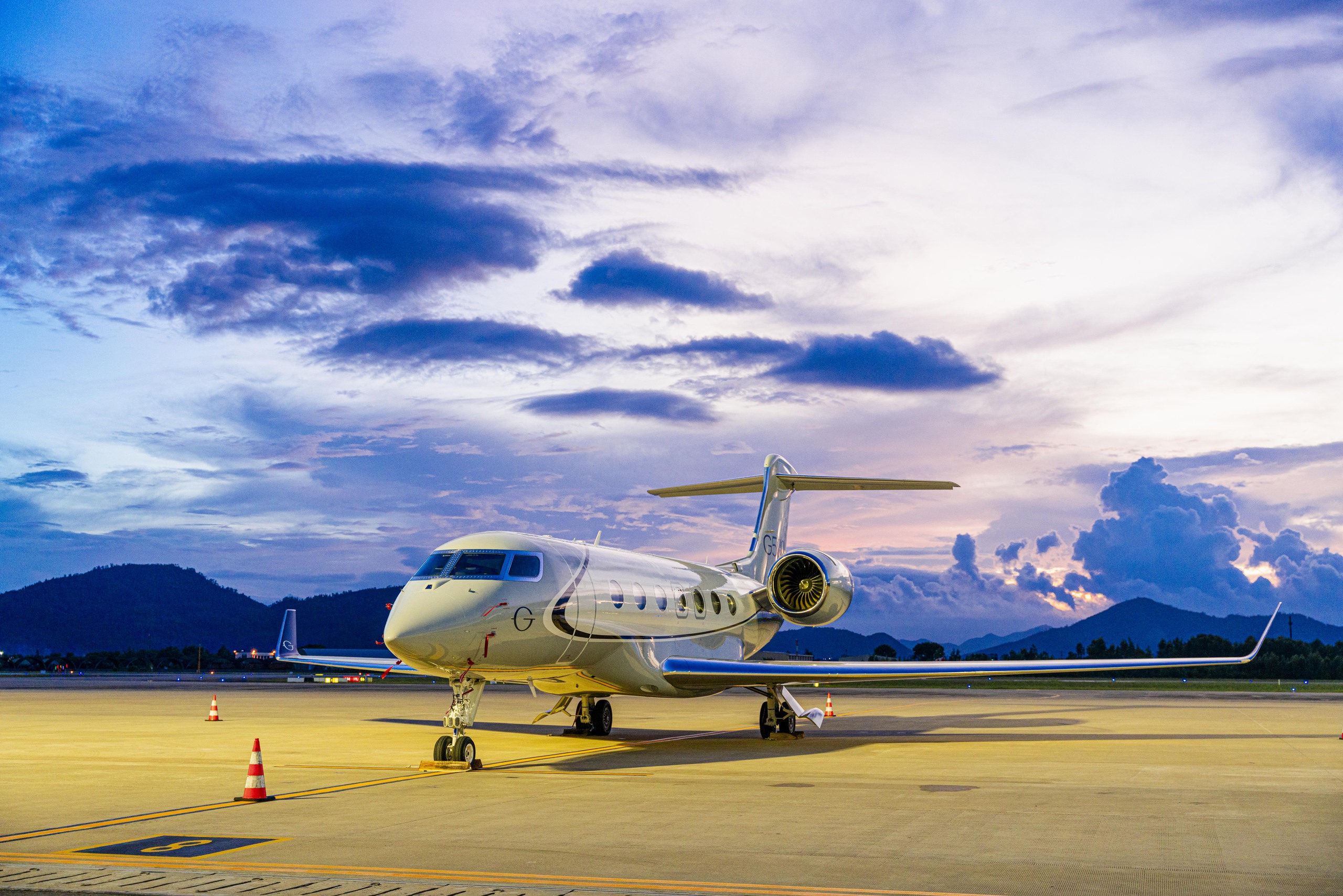 Đà Nẵng bất ngờ xuất hiện loạt máy bay dành cho tỉ phú của Gulfstream- Ảnh 10. Đà Nẵng bất ngờ xuất hiện loạt máy bay dành cho tỉ phú của Gulfstream- Ảnh 10.
