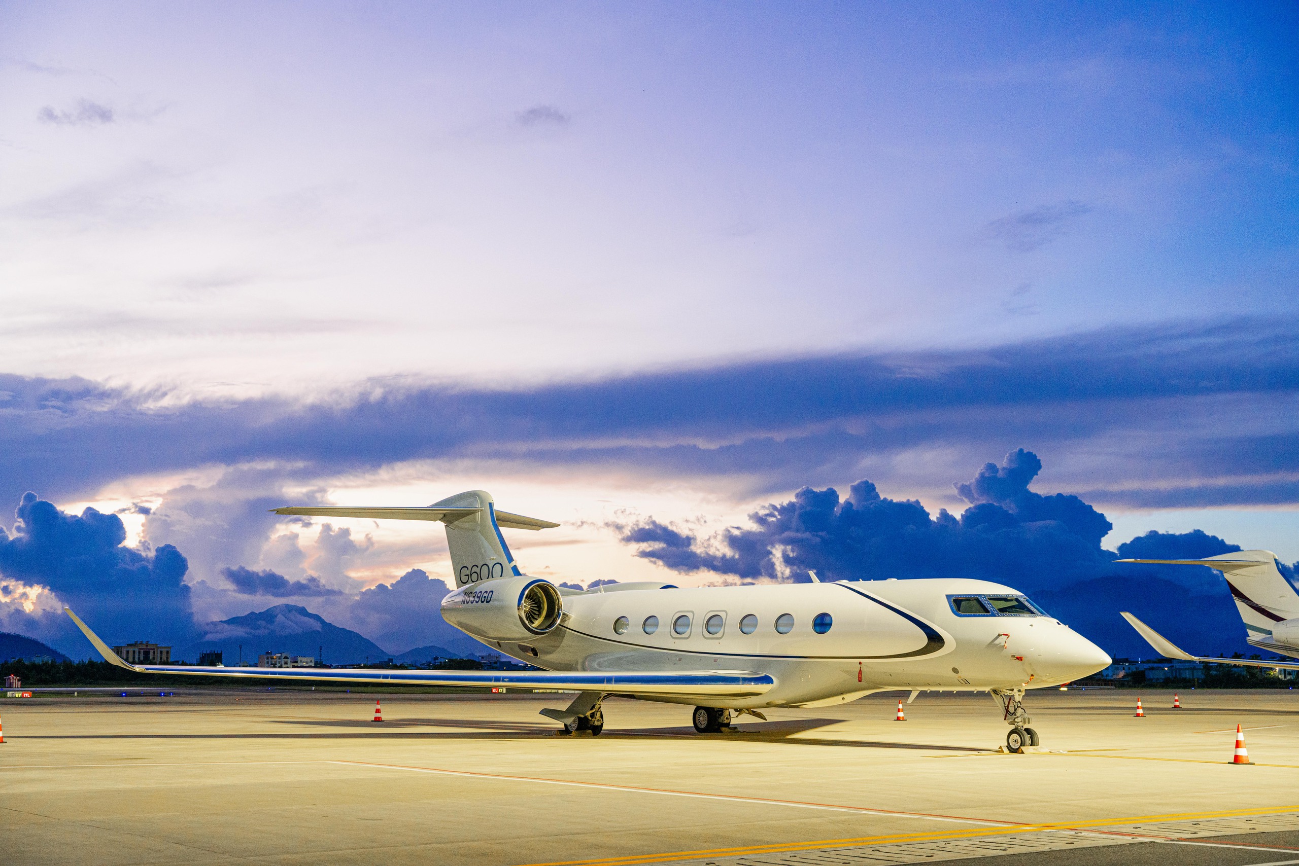Đà Nẵng bất ngờ xuất hiện loạt máy bay dành cho tỉ phú của Gulfstream- Ảnh 8. Đà Nẵng bất ngờ xuất hiện loạt máy bay dành cho tỉ phú của Gulfstream- Ảnh 8.