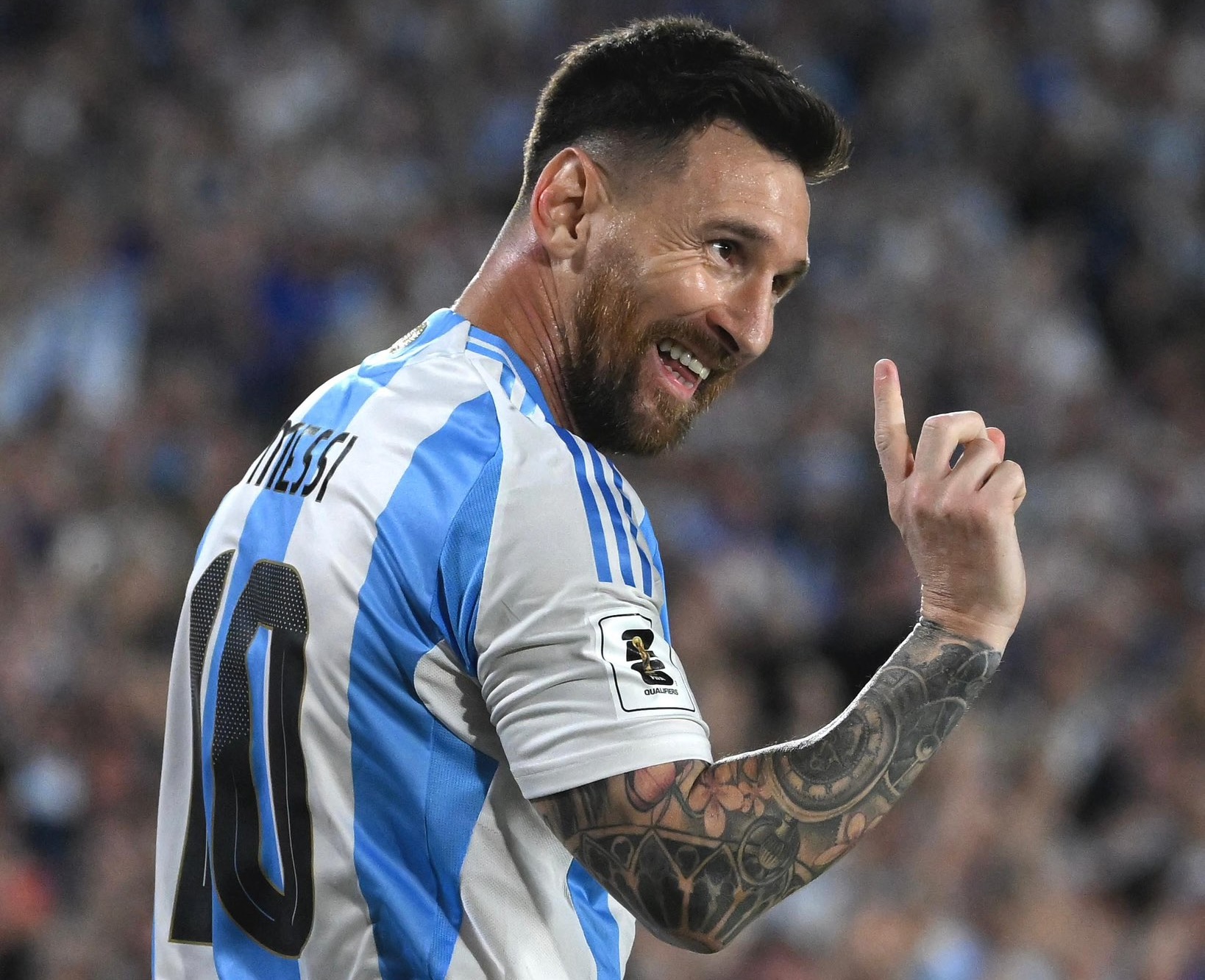 Messi vui như một đứa trẻ khi trở lại Argentina