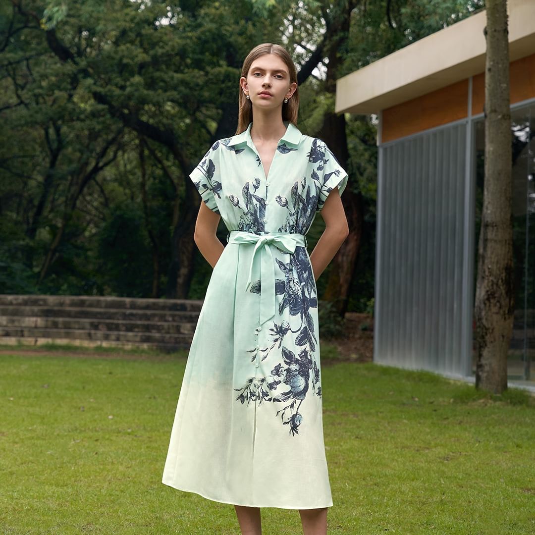 5 pakaian panjang yang paling elegan dan serba boleh untuk musim luruh - Foto 2. 5 chiếc váy dài thanh nhã, linh hoạt bậc nhất mùa thu- Ảnh 2.