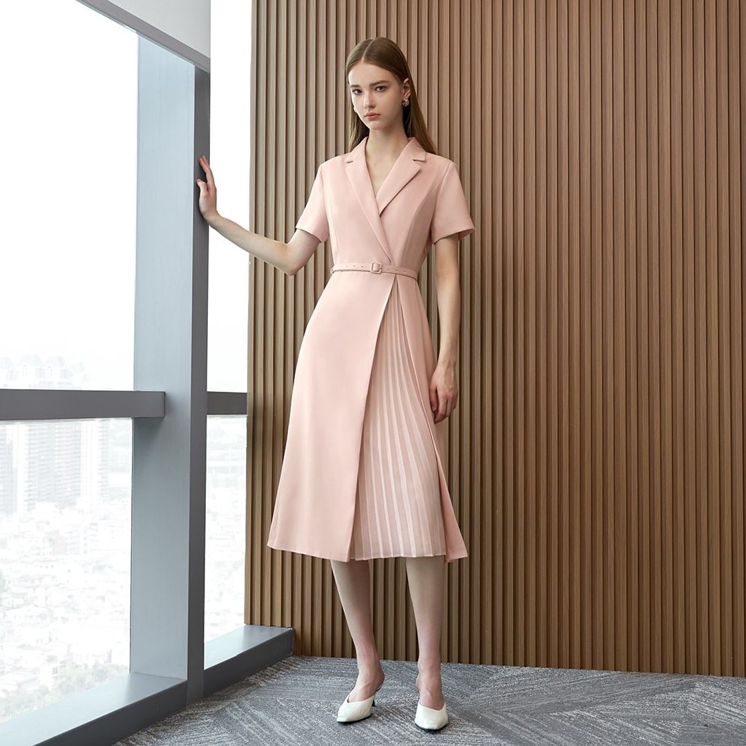 5 pakaian panjang yang paling elegan dan serba boleh untuk musim luruh - Foto 3. 5 chiếc váy dài thanh nhã, linh hoạt bậc nhất mùa thu- Ảnh 3.