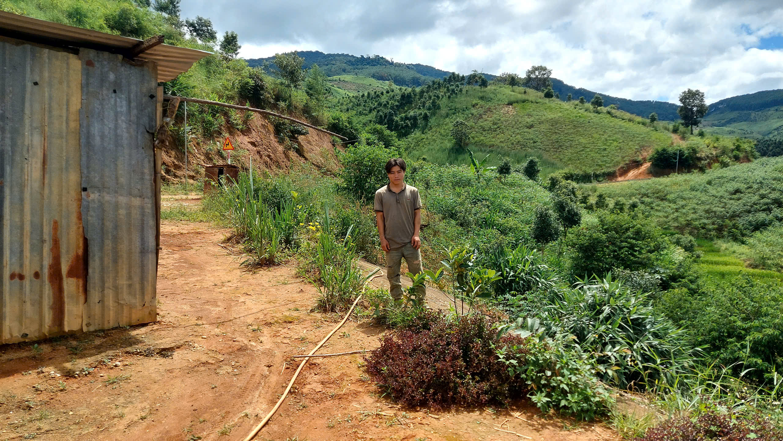 Kon Tum: Nguy cơ sạt lở ở Đăk Na uy  h i ế p khu dân cư, trường học- Ảnh 4.