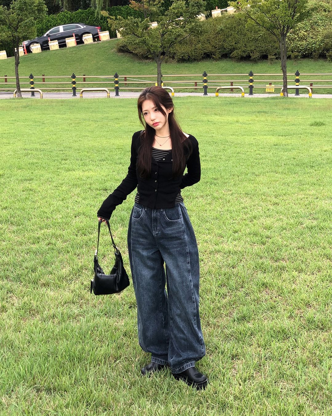 ការរស់ឡើងវិញនូវរចនាប័ទ្មទសវត្សរ៍ទី 90 ជាមួយនឹងសម្ភារៈខោខូវប៊យតែមួយគត់ - រូបថត 6 ។ Hồi sinh phong cách thập niên 90 với chất liệu jean cá tính- Ảnh 6.