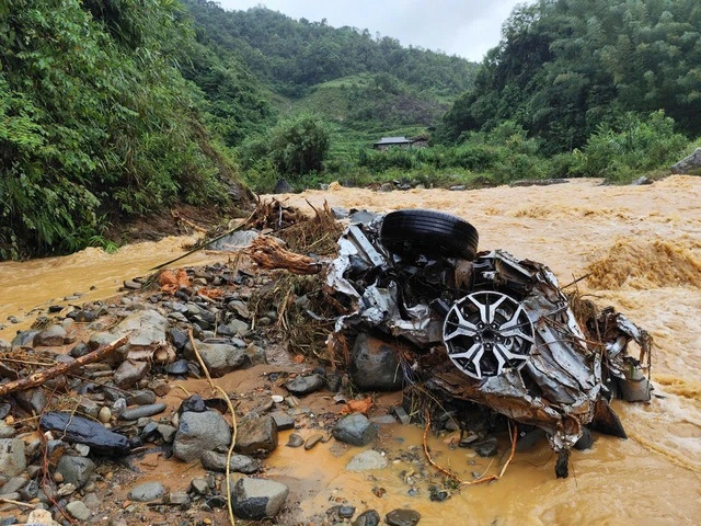 Nữ hiệu phó tử nạn do sạt lở, để lại 2 con khuyết tật cho bà ngoại- Ảnh 1.