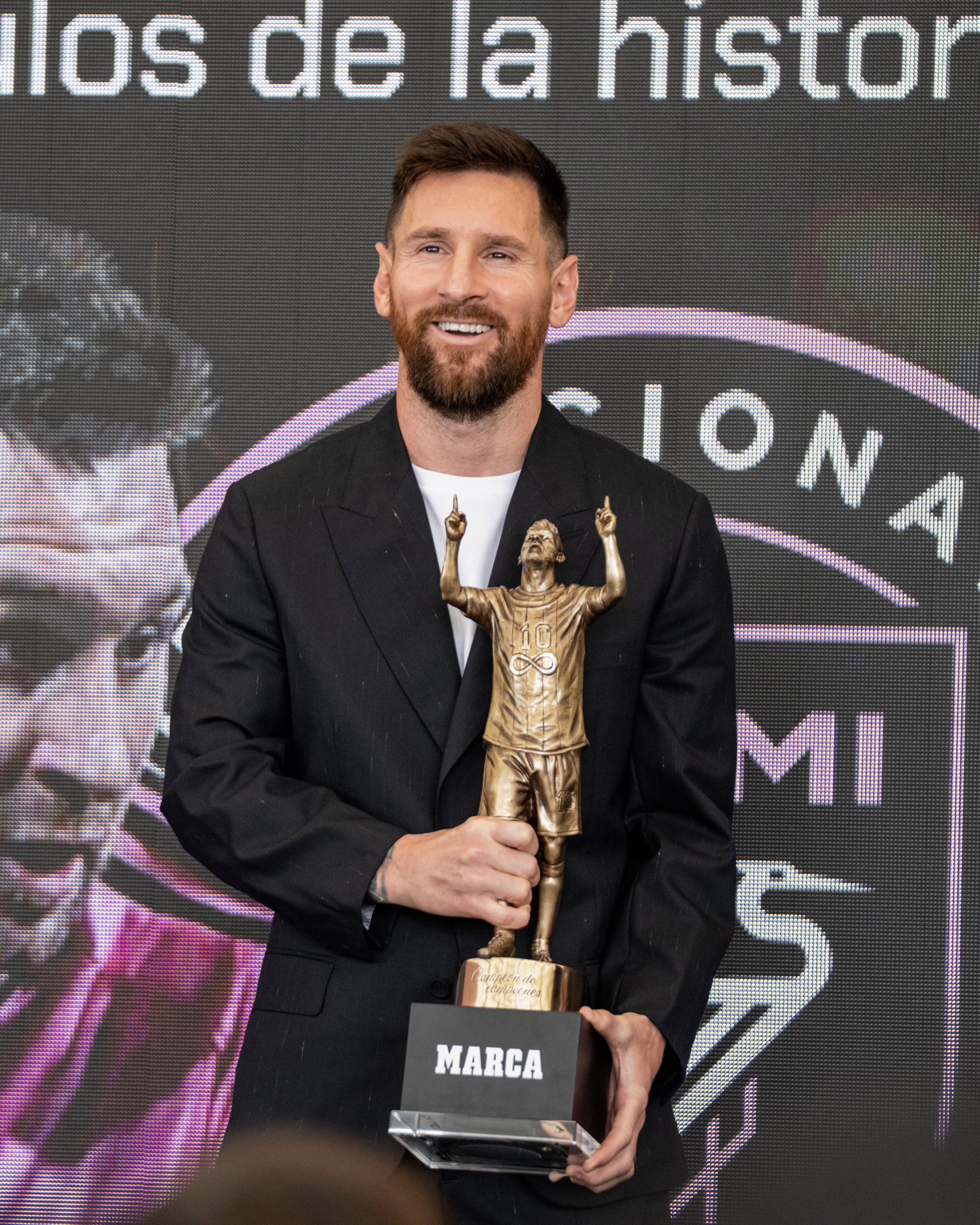 Messi là cầu thủ mang lại nhiều tiền nhất về mặt thương mại trên thế giới