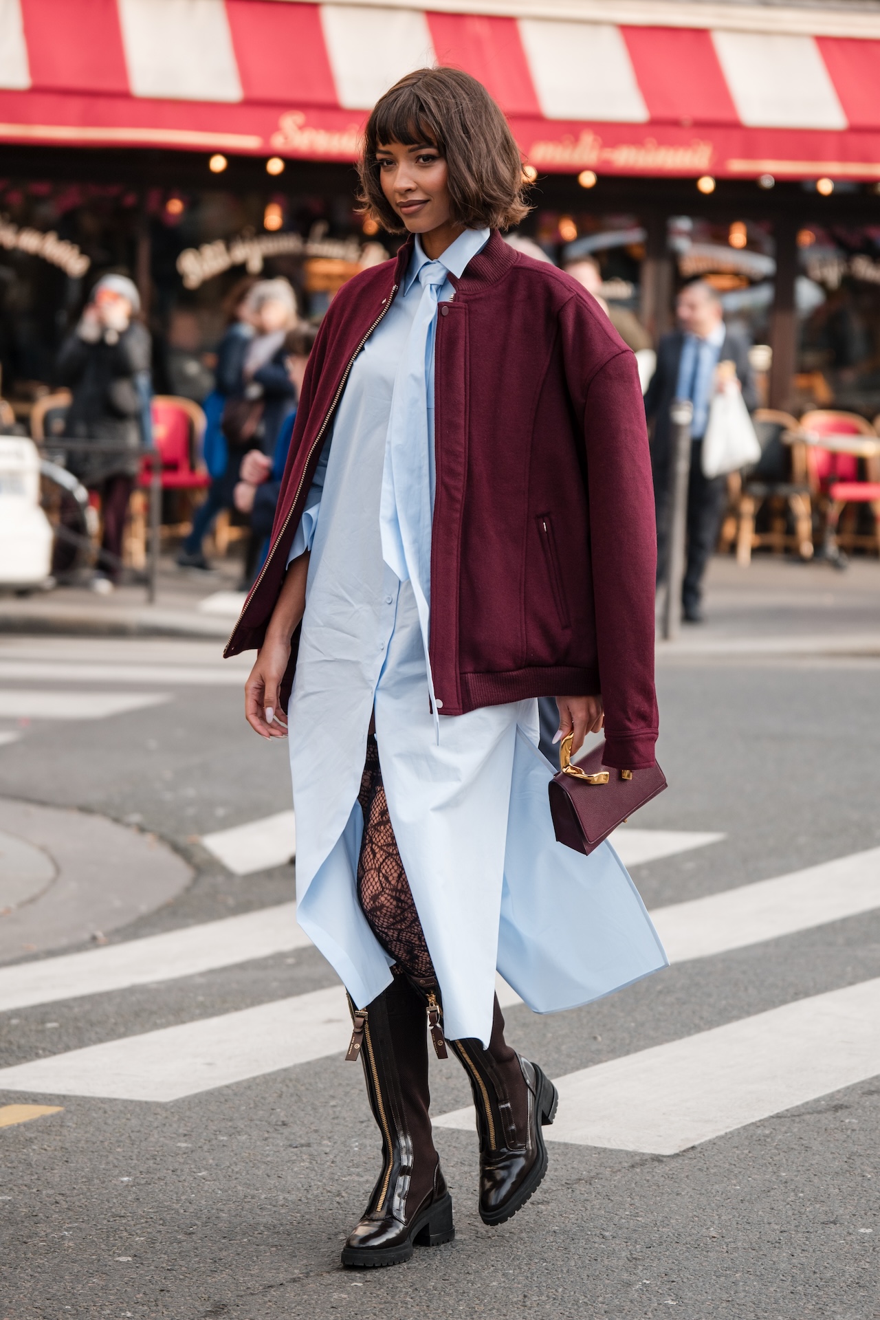 បន្សំពណ៌ដែលមិនអាចកាត់ថ្លៃបាននៃរដូវកាល៖ ពណ៌ខៀវរួមបញ្ចូលគ្នាជាមួយពណ៌ស្វាយ - រូបថត 3 ។ Combo màu sắc bất bại của mùa: xanh lam phối cùng đỏ tía- Ảnh 3.