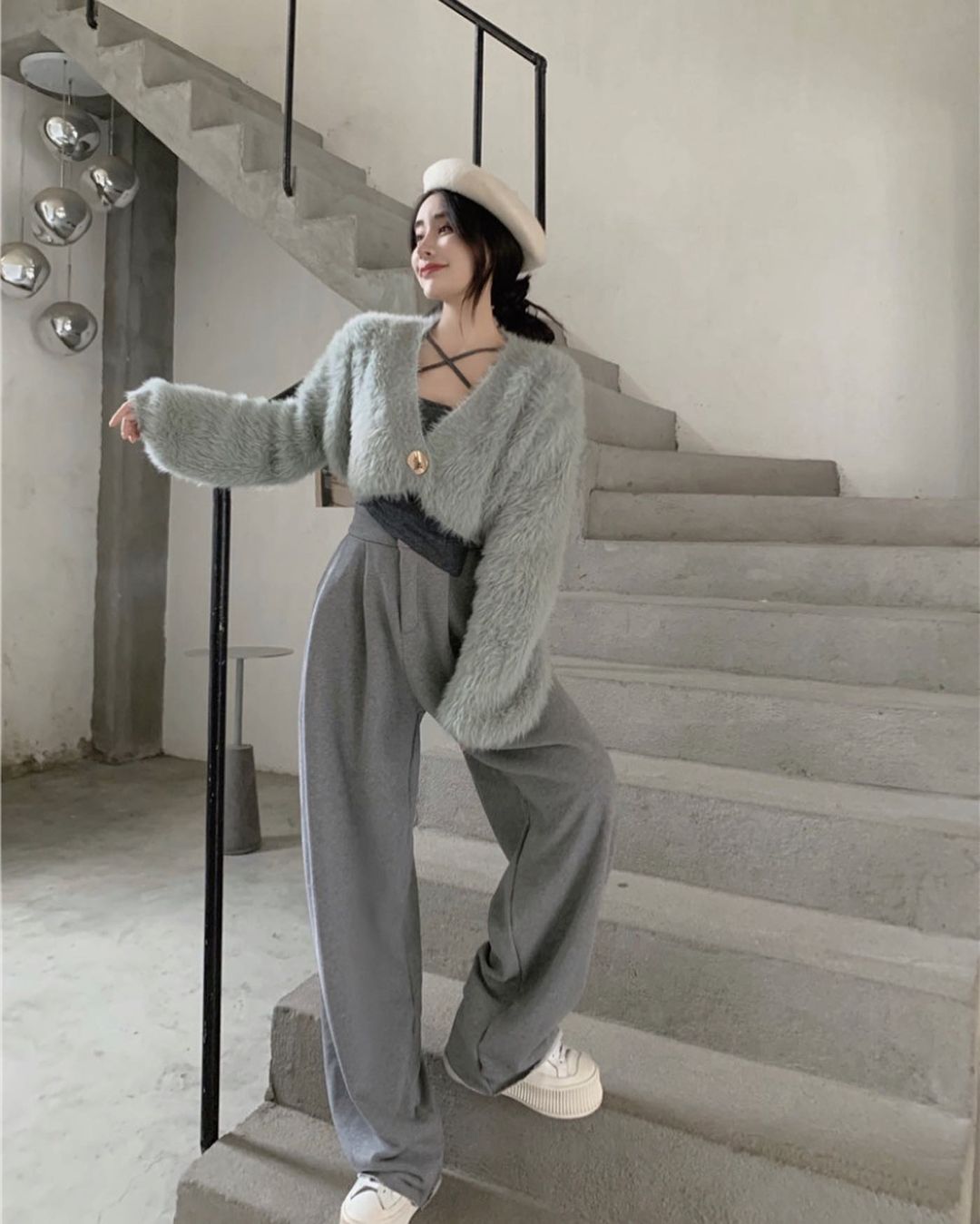 Chinh phục phong cách sang trọng ngày thu với áo khoác lông- Ảnh 5. Chinh phục phong cách sang trọng ngày thu với áo khoác lông- Ảnh 5.