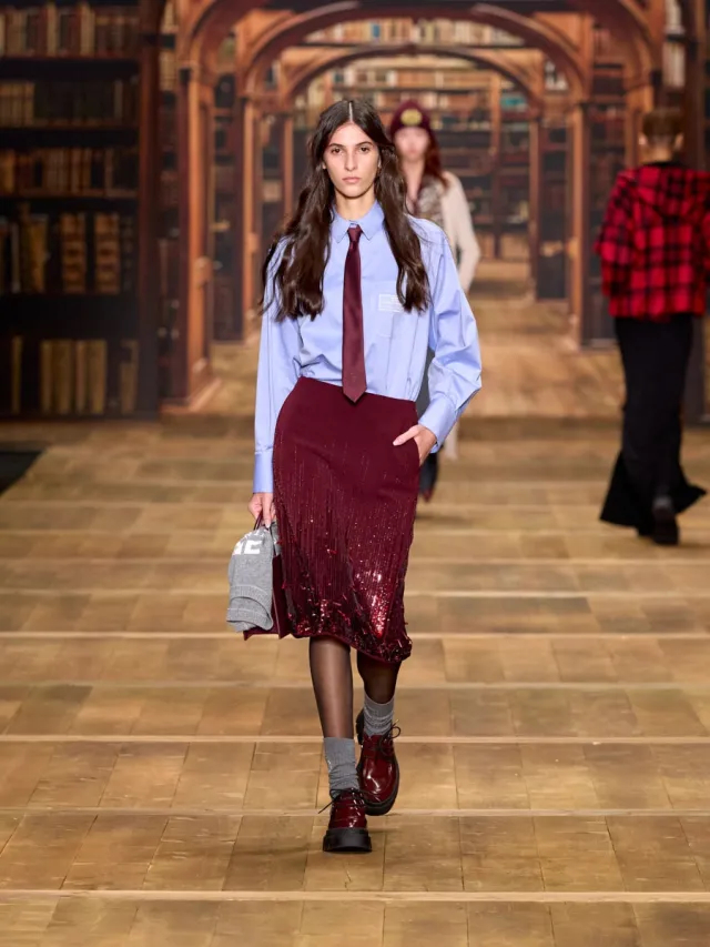 Unbeatable color combo of the season: blue mixed with burgundy - Photo 7.