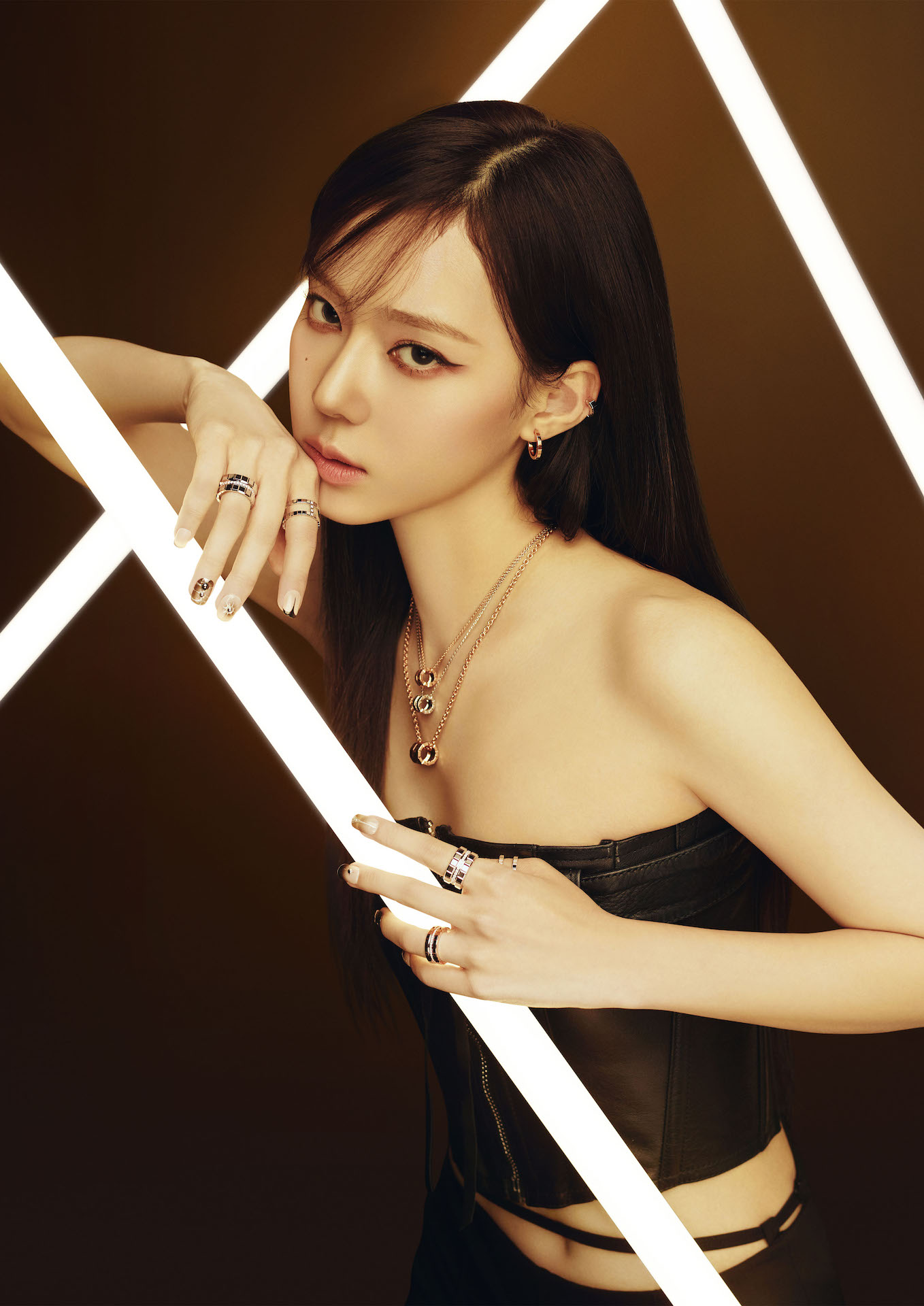 Thang Duy bersaing dalam kecantikan dengan 'dewi' Aespa - Foto 5. Thang Duy đọ sắc cùng dàn 'nữ thần' Aespa- Ảnh 5.