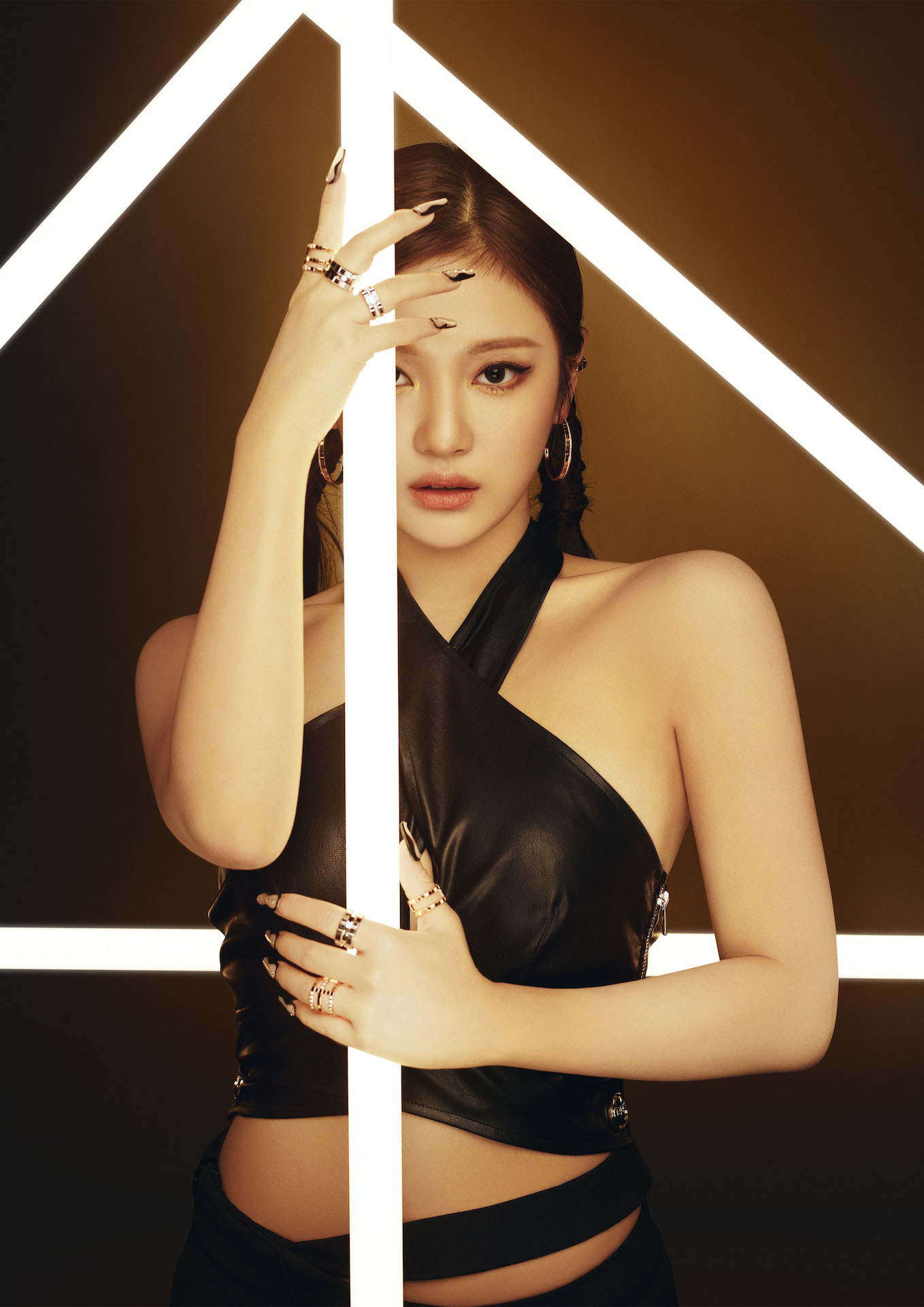 Thang Duy bersaing dalam kecantikan dengan 'dewi' Aespa - Foto 8. Thang Duy đọ sắc cùng dàn 'nữ thần' Aespa- Ảnh 8.