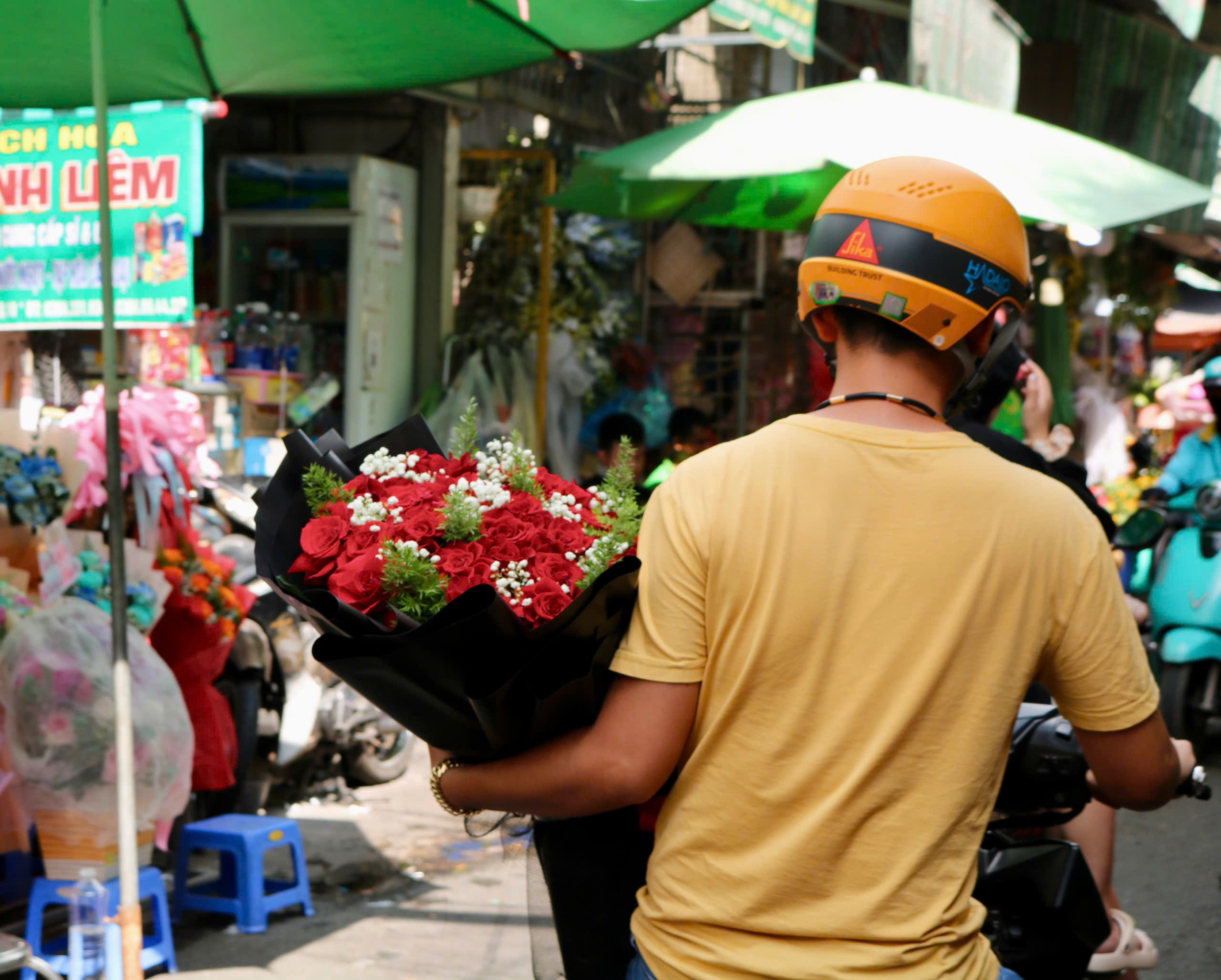 Độc lạ những bó hoa labubu ‘xuống phố’ - Ảnh 10.