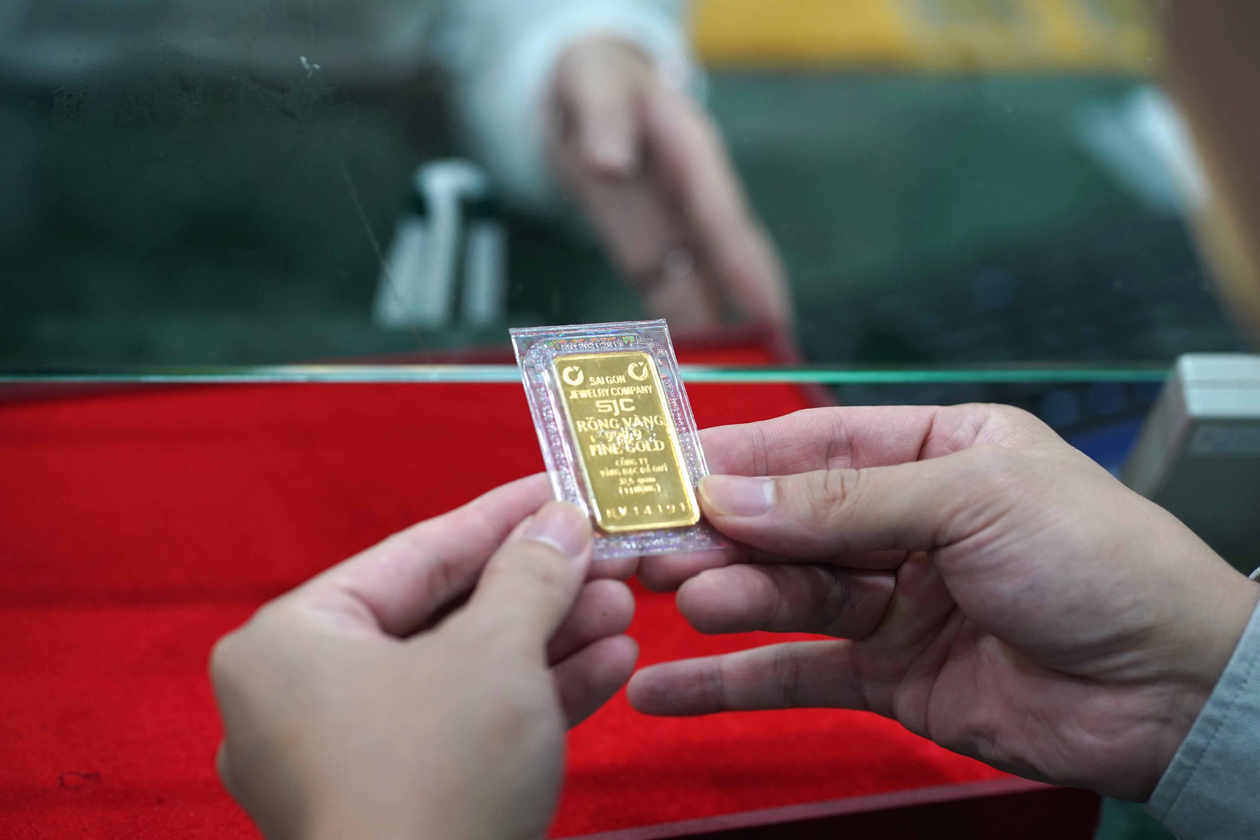 Giá vàng tăng kỷ lục trong phiên giao dịch Mỹ, SJC rao bán 150 triệu đồng/lượng- Ảnh 1.