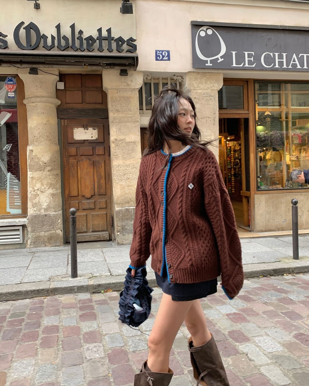 ឱបរដូវស្លឹកឈើជ្រុះជាមួយអាវយឺតទន់ - រូបថត 1 ។ Ôm trọn mùa thu với những chiếc áo len mềm mại- Ảnh 1.