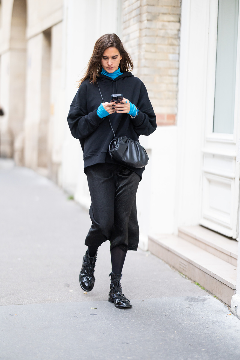 ग्लेडिएटर बूट सूट, ब्लेज़र और जींस के साथ पहनने पर नरम हो जाते हैं - फोटो 6. Giày chiến binh trở nên mềm mại khi phối cùng suit, blazer và quần jeans- Ảnh 6.