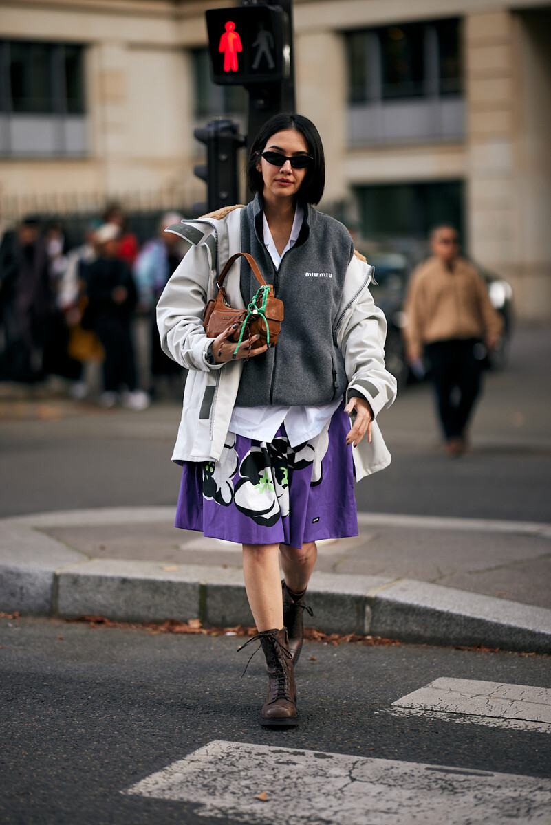 ग्लेडिएटर बूट सूट, ब्लेज़र और जींस के साथ पहनने पर नरम हो जाते हैं - फोटो 8. Giày chiến binh trở nên mềm mại khi phối cùng suit, blazer và quần jeans- Ảnh 8.