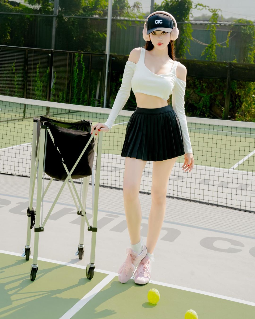 एक गतिशील और युवा स्पोर्टी शैली के साथ दिखाओ - फोटो 2. Bung xõa cùng phong cách thể thao năng động và trẻ trung- Ảnh 2.