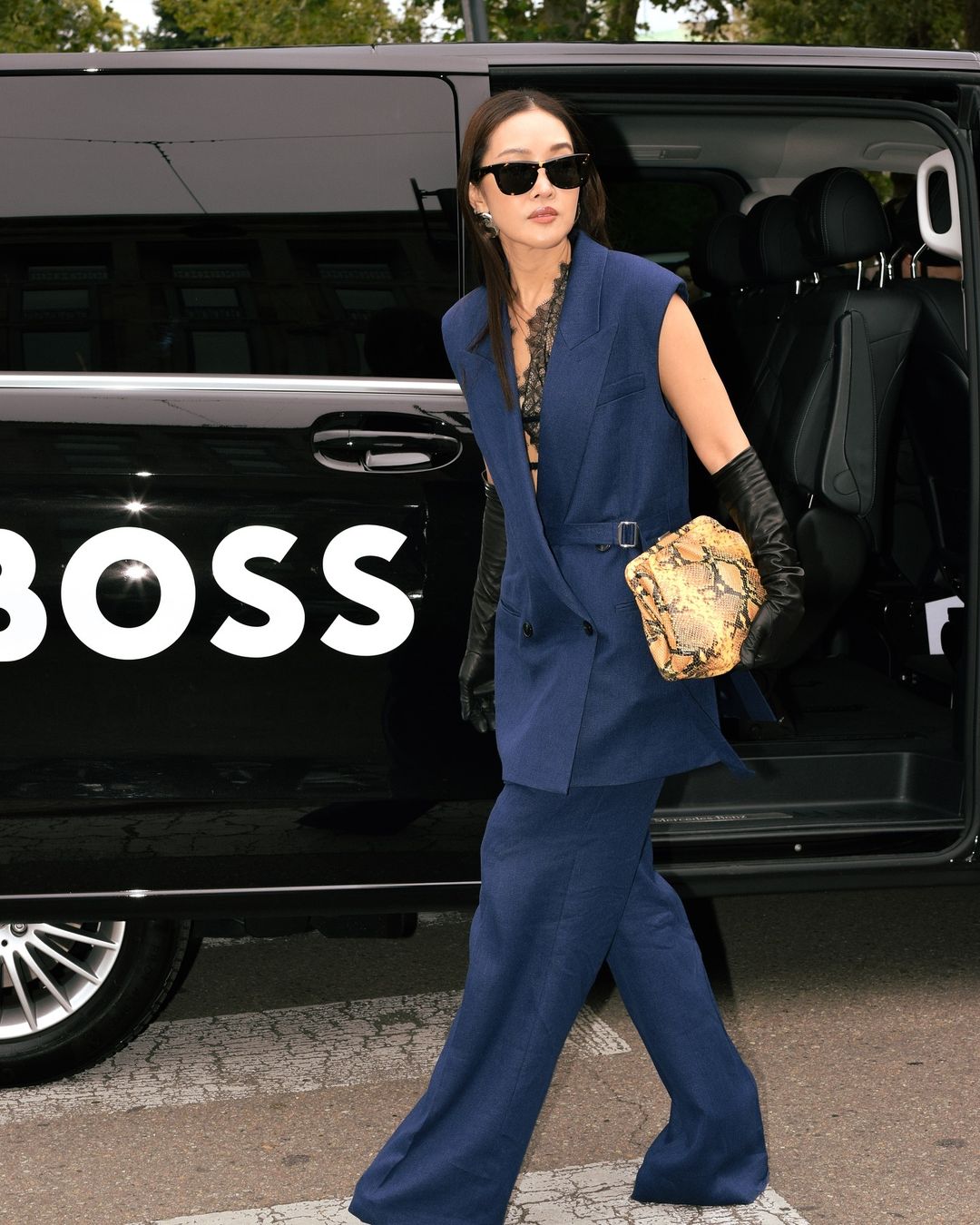Cuando llega la temporada de frío, nada puede superar a un blazer - Foto 2. Mùa lạnh đến, không món đồ nào qua được áo blazer- Ảnh 2.