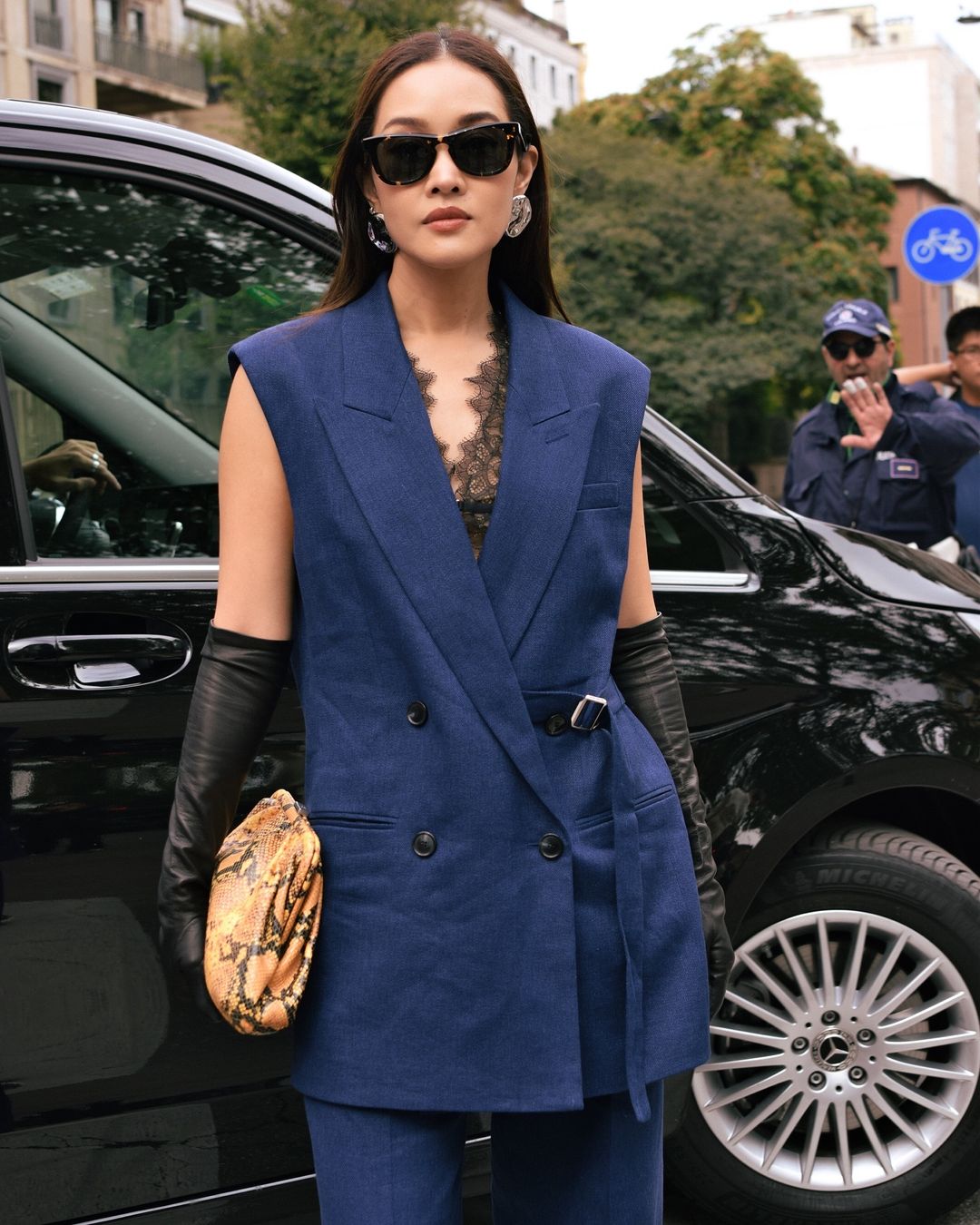 Cuando llega la temporada de frío, nada puede superar a un blazer - Foto 1. Mùa lạnh đến, không món đồ nào qua được áo blazer- Ảnh 1.