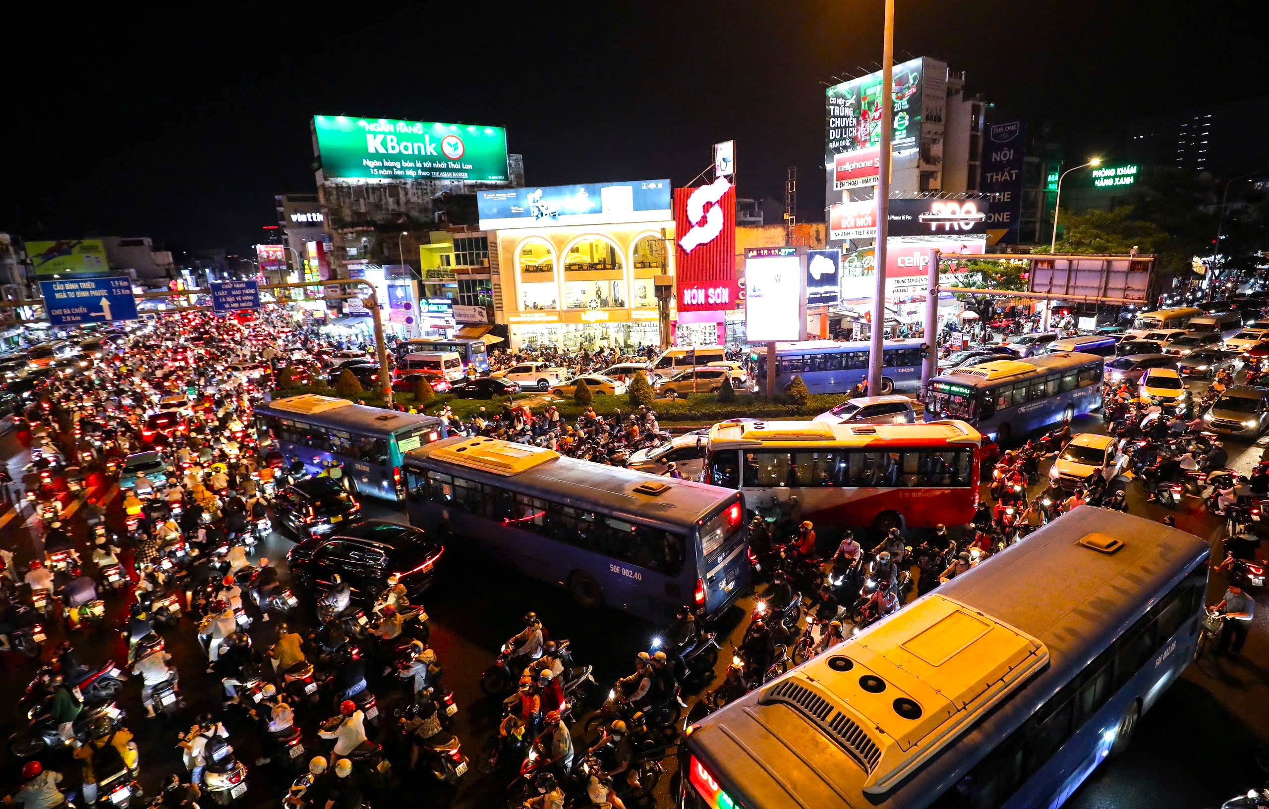 Đề xuất dự án 10.000 tỉ lột xác 'điểm đen' ùn tắc ngã tư Hàng Xanh- Ảnh 1.