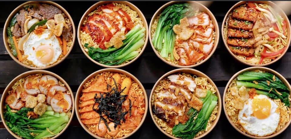 ពេលមក Da Nang តើអ្នកអាចញ៉ាំគុយទាវចម្រុះដែលឆ្ងាញ់ សម្បូរបែប និងថោកនៅឯណា? - រូបថត ១. Đến Đà Nẵng, ăn mì trộn ở đâu ngon, nhiều, rẻ?- Ảnh 1.