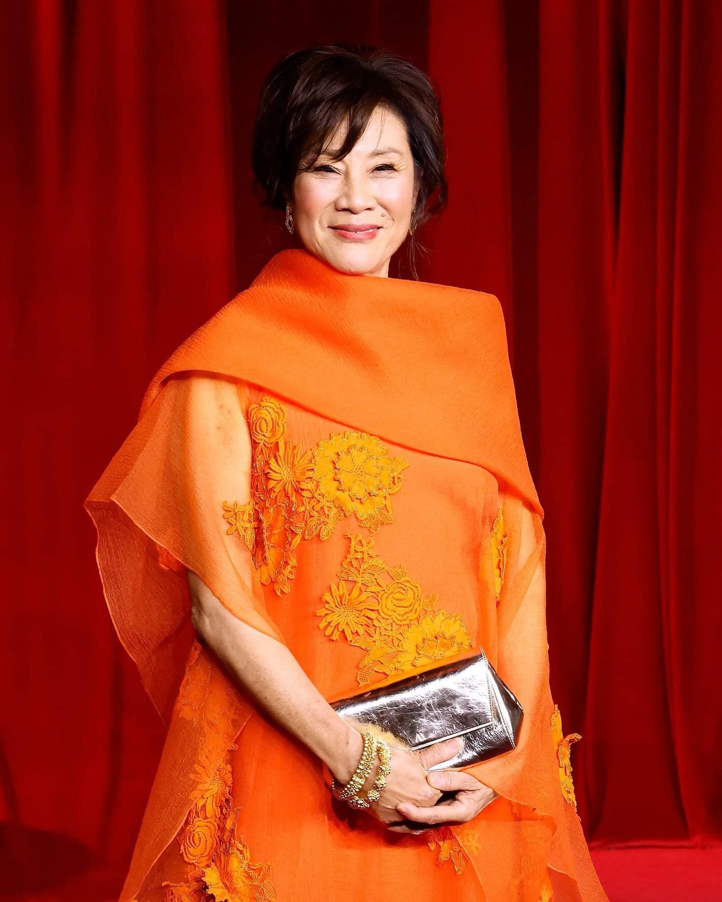 Bintang internasional tampil mencolok dengan busana Vietnam di karpet merah Hollywood - Foto 1. Sao quốc tế nổi bật với thời trang Việt trên thảm đỏ Hollywood- Ảnh 1.