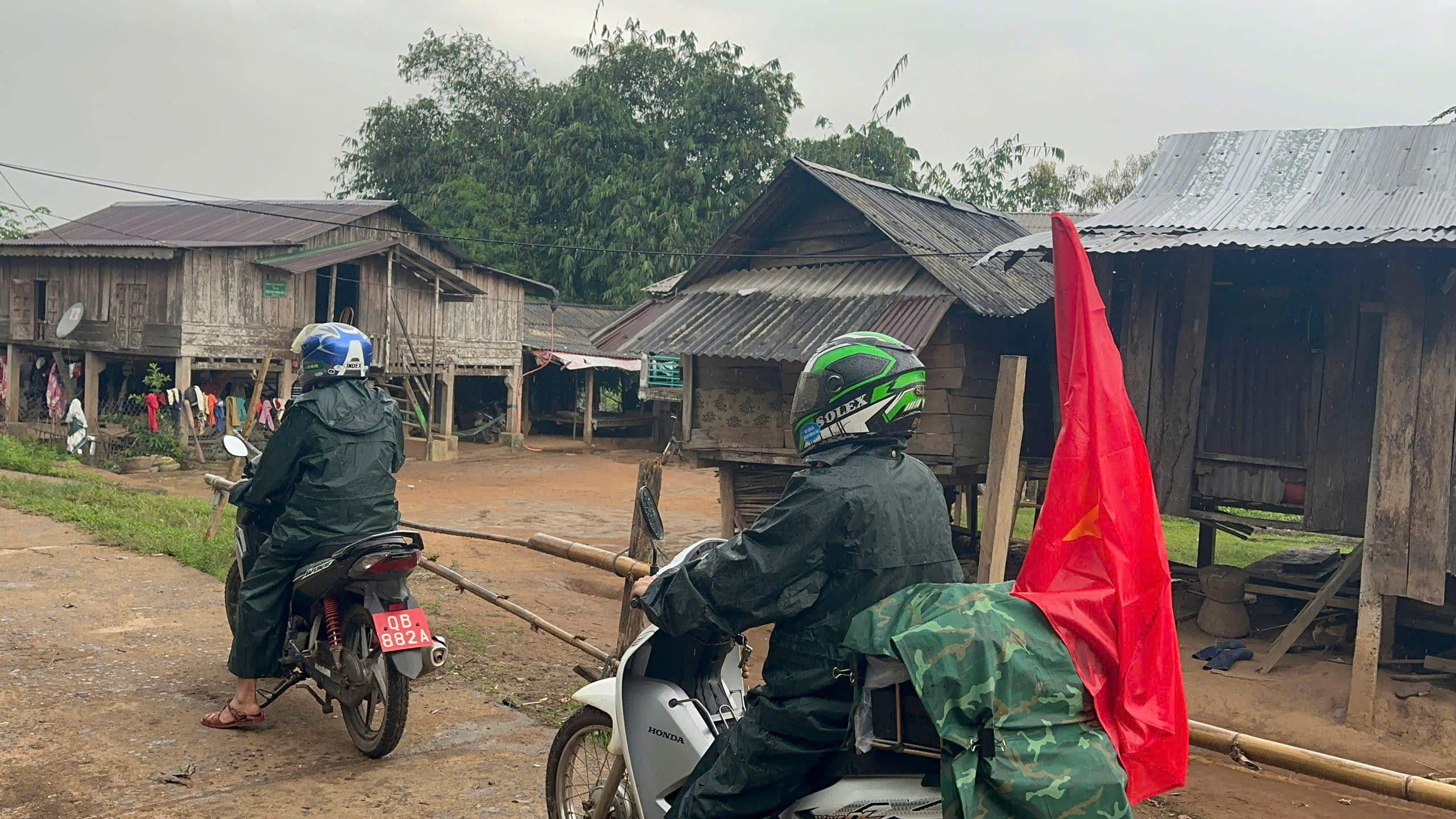 Quảng Trị: Lực lượng biên phòng tổng lực giúp dân trước bão Trà Mi- Ảnh 9.