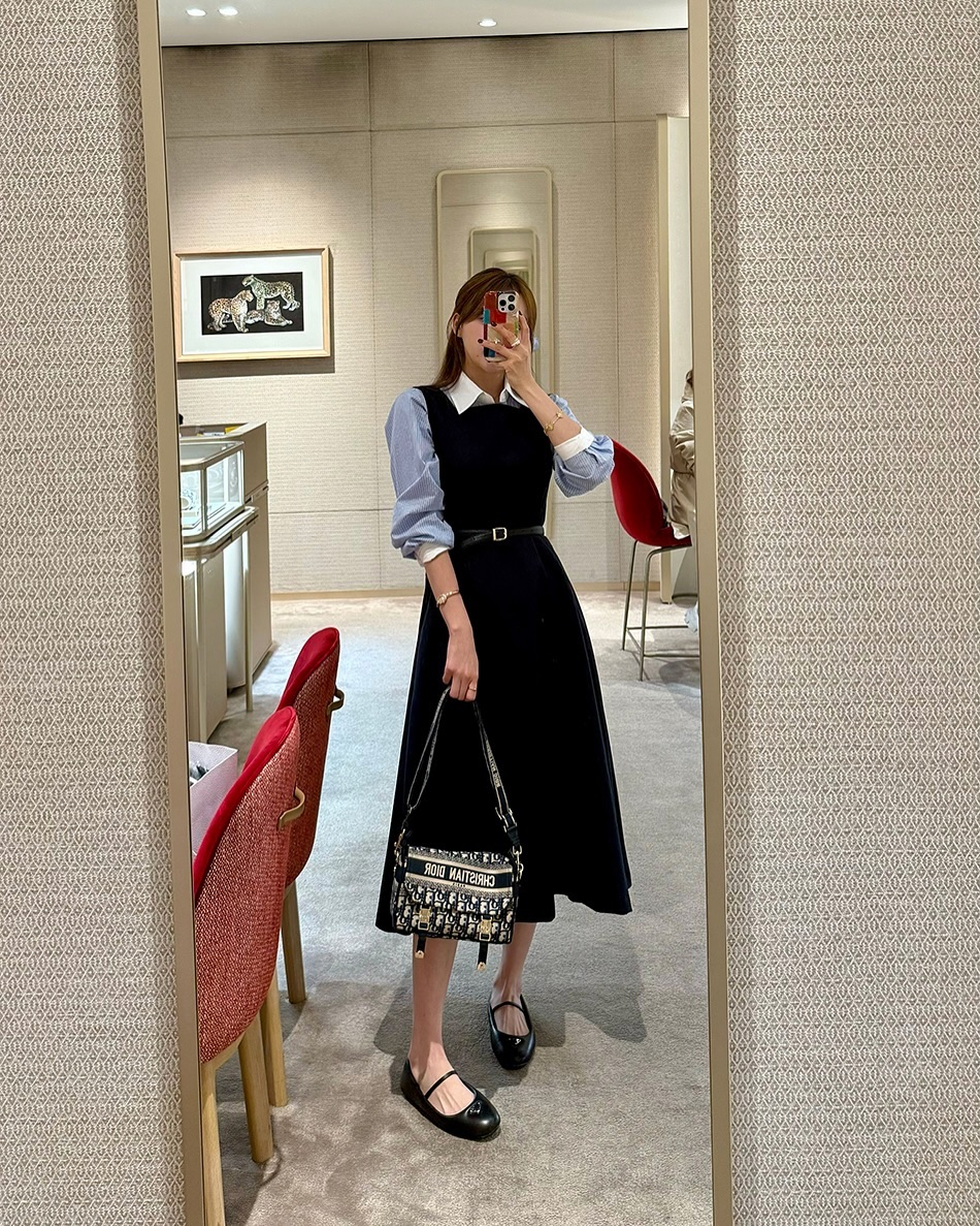 Hemligheten bakom att erövra enkelt men attraktivt minimalistiskt mode - Bild 2. Bí quyết chinh phục thời trang minimalism đơn giản mà vẫn cuốn hút- Ảnh 2.