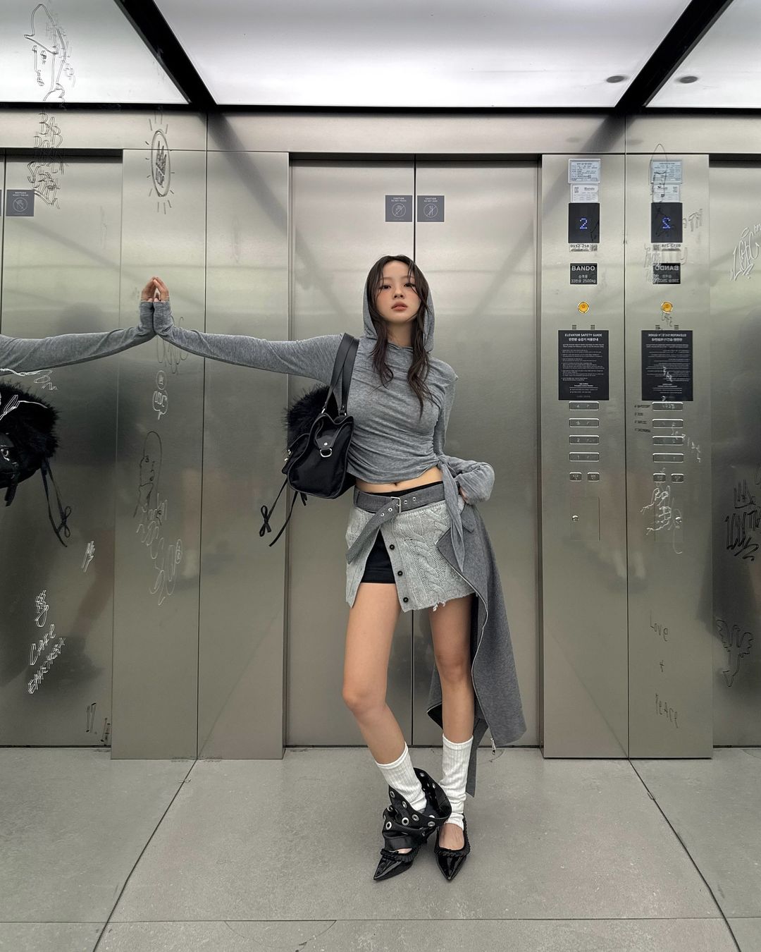 Oppdag den uendelige skjønnheten i mørke farger – Bilde 5. Khám phá vẻ đẹp bất tận của gam màu trầm- Ảnh 5.