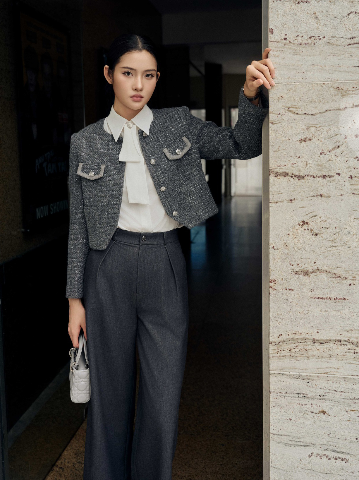 Autumn office sublimation with tweed, blazer and stylized suit - Photo 5. Công sở mùa thu thăng hoa cùng tweed, blazer và suit cách điệu- Ảnh 5.