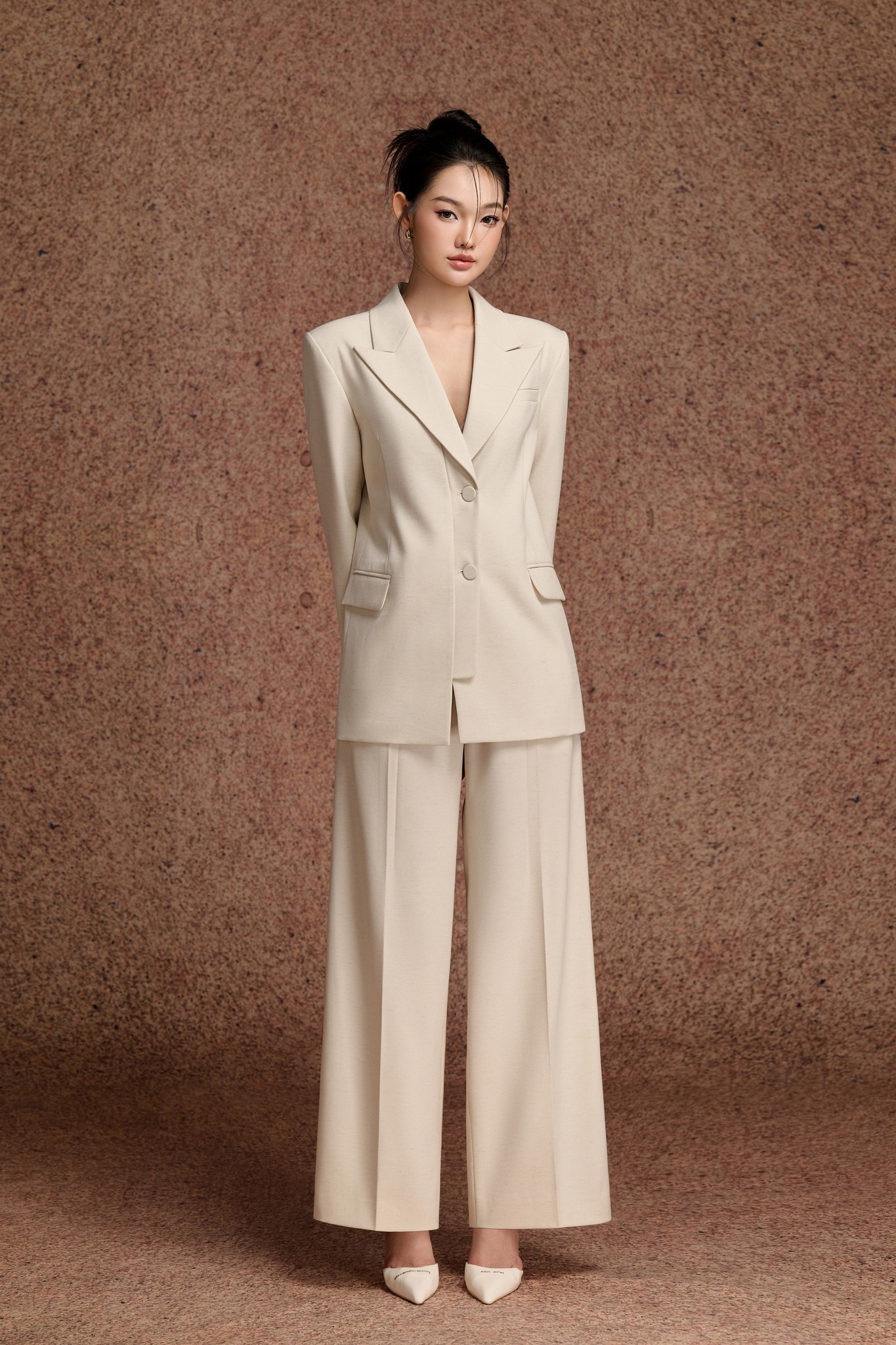 Autumn office sublimation with tweed, blazer and stylized suit - Photo 8. Công sở mùa thu thăng hoa cùng tweed, blazer và suit cách điệu- Ảnh 8.