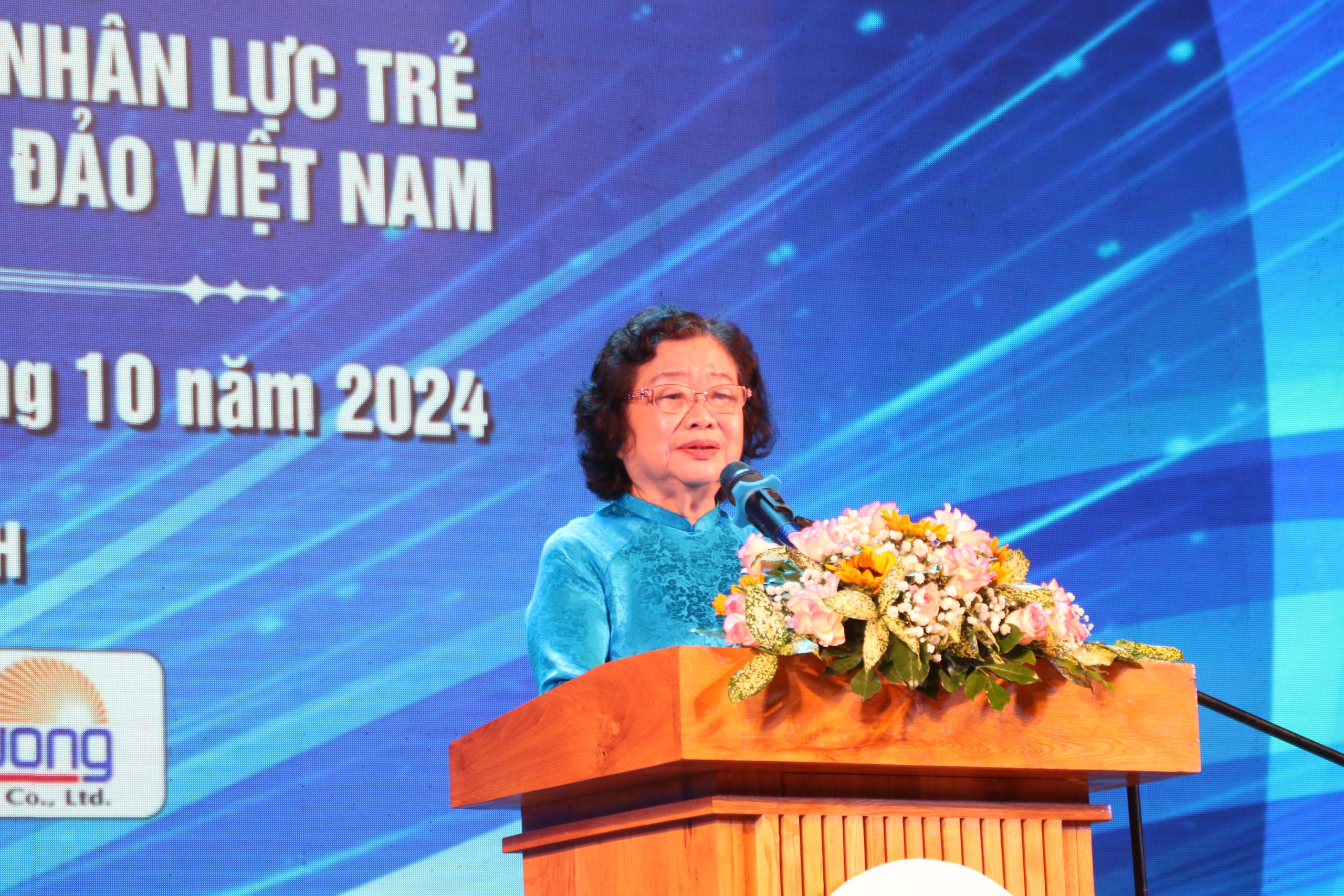 O Fundo de Bolsas de Estudo Vu A Dinh contribui para a formação de recursos humanos em áreas desfavorecidas - Foto 2. Quỹ học bổng Vừ A Dính góp phần đào tạo nguồn nhân lực cho vùng khó khăn- Ảnh 2.