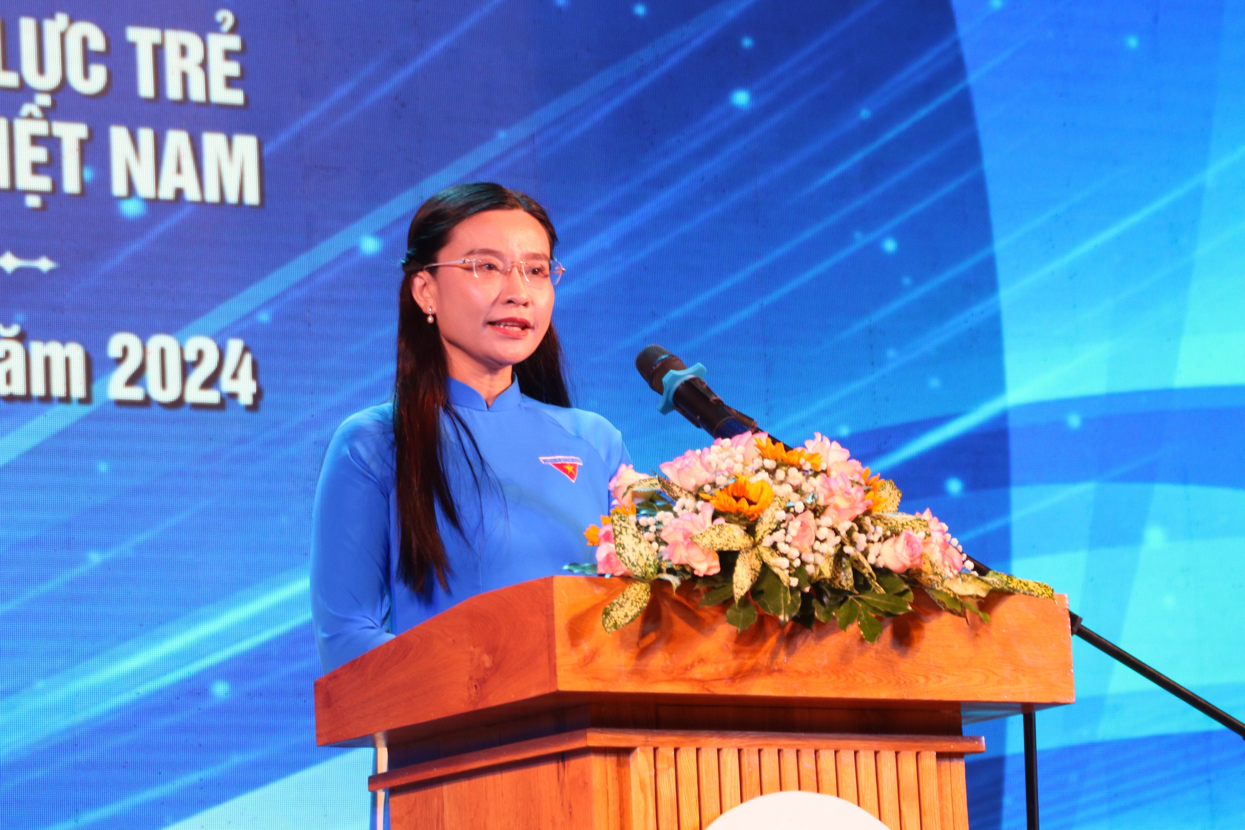 O Fundo de Bolsas de Estudo Vu A Dinh contribui para a formação de recursos humanos em áreas desfavorecidas - Foto 3. Quỹ học bổng Vừ A Dính góp phần đào tạo nguồn nhân lực cho vùng khó khăn- Ảnh 3.