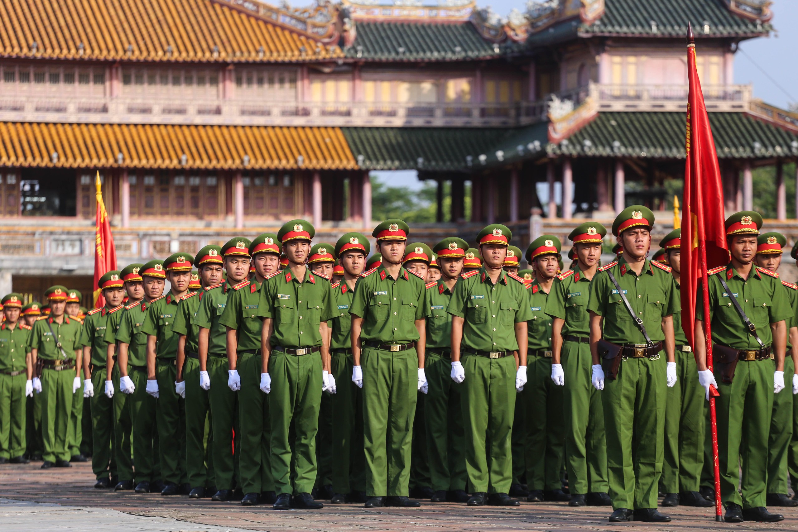 Lực lượng công an diễu binh, biểu diễn võ thuật mãn nhãn tại Huế- Ảnh 2.