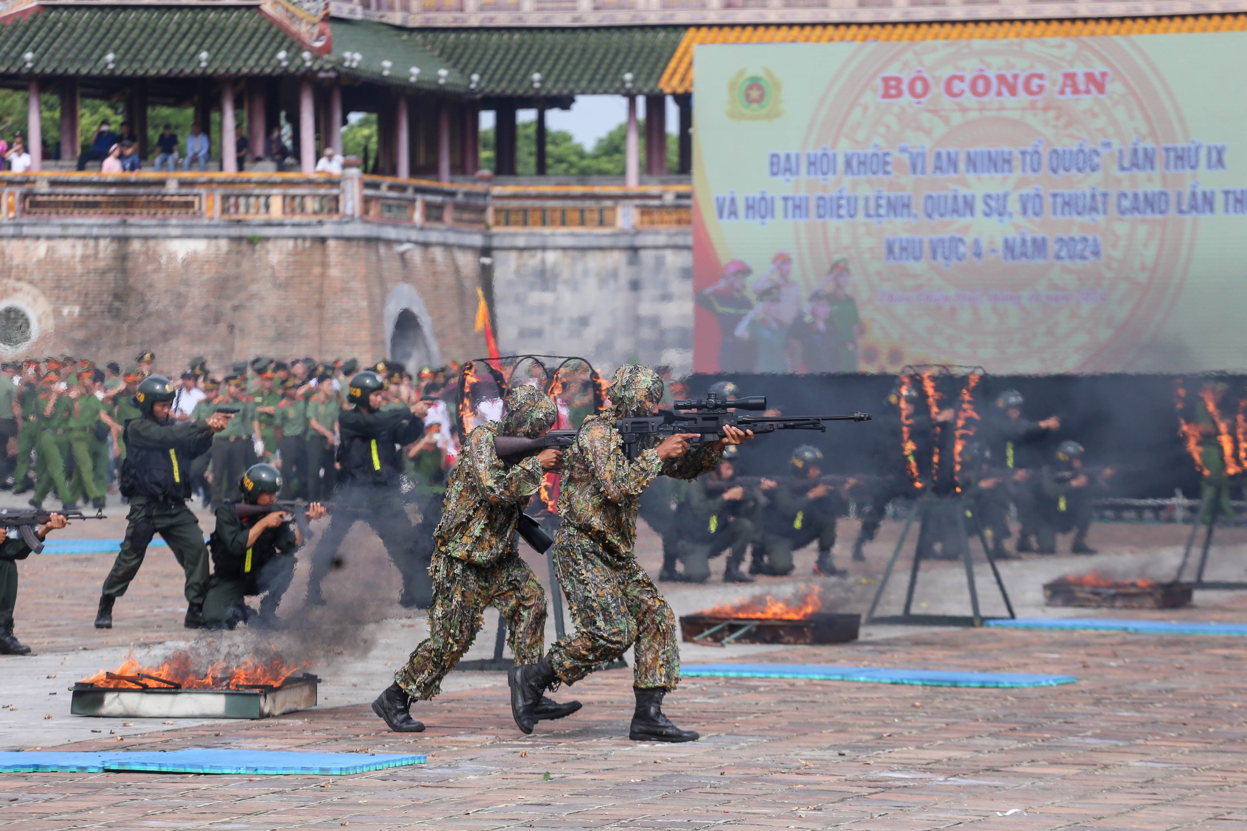 Lực lượng công an diễu binh, biểu diễn võ thuật mãn nhãn tại Huế- Ảnh 11.