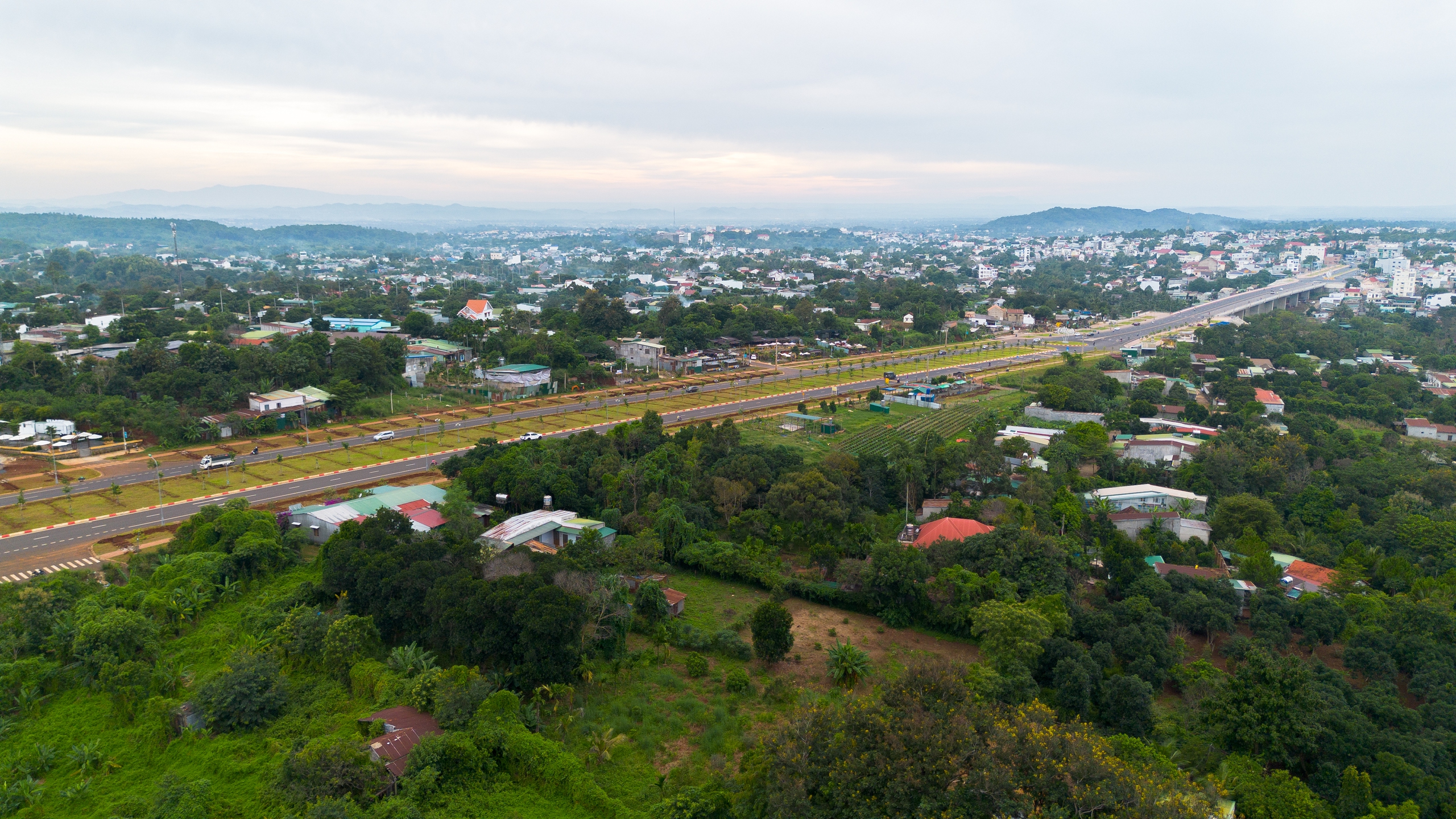 Toàn cảnh đại lộ Đông - Tây đẹp nhất Buôn Ma Thuột- Ảnh 7.