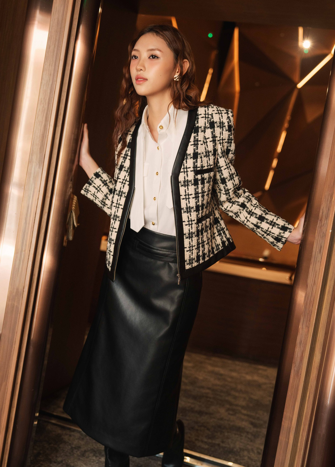 Đây là lý do khiến áo tweed trở thành món đồ mặc kiểu gì cũng đẹp- Ảnh 1. Đây là lý do khiến áo tweed trở thành món đồ mặc kiểu gì cũng đẹp- Ảnh 1.