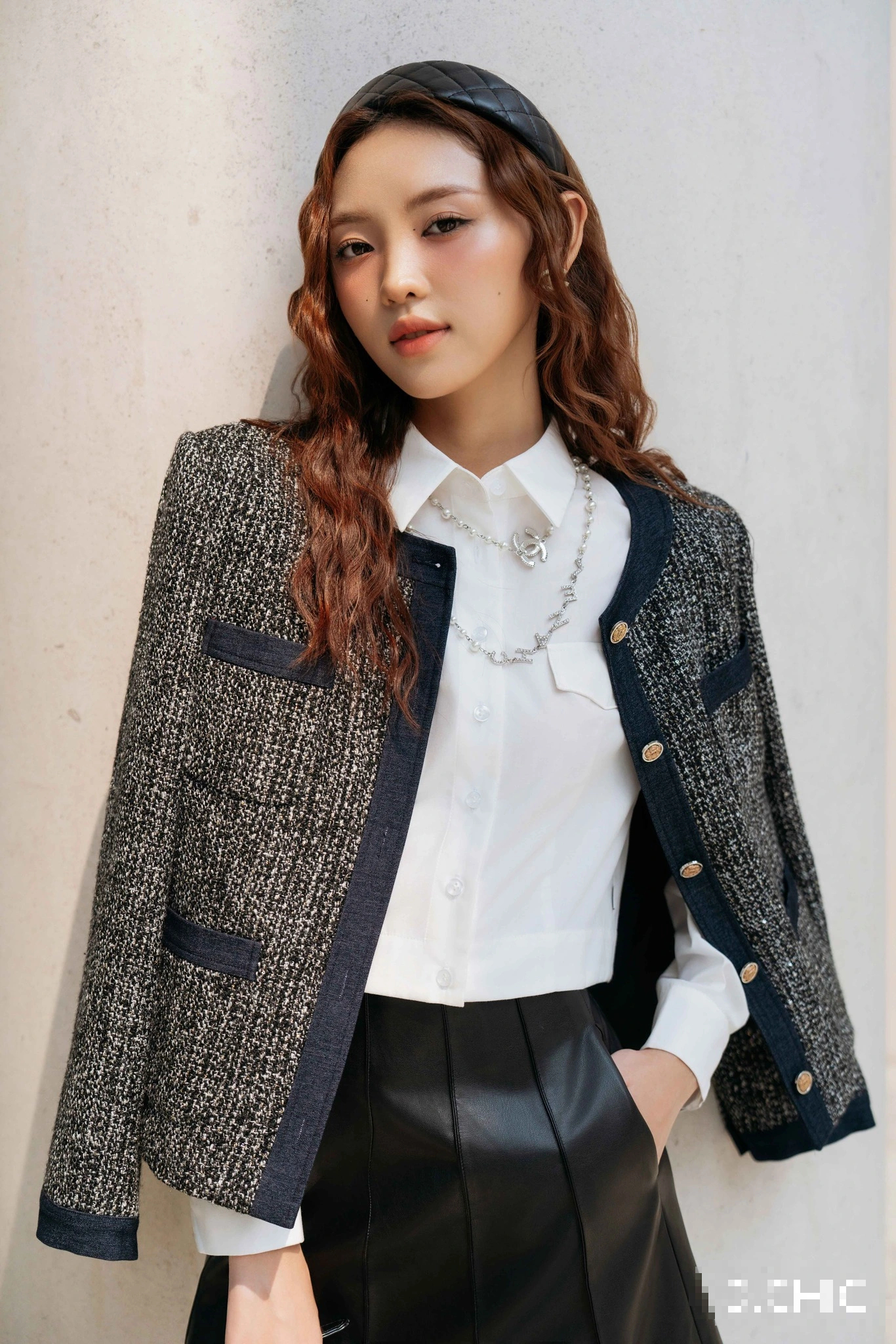 Đây là lý do khiến áo tweed trở thành món đồ mặc kiểu gì cũng đẹp- Ảnh 9. Đây là lý do khiến áo tweed trở thành món đồ mặc kiểu gì cũng đẹp- Ảnh 9.