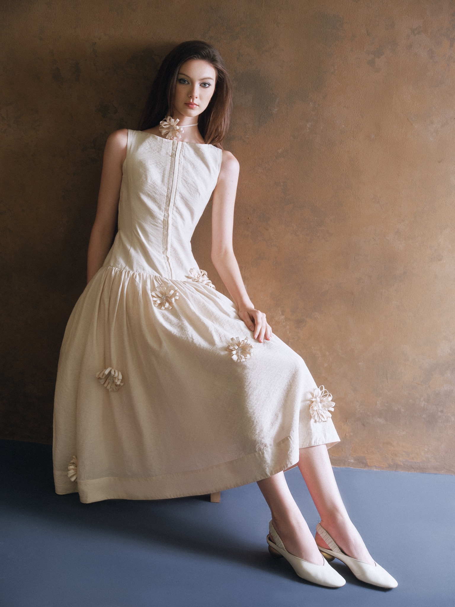 Bu sezonun en parlak adayları sade ama şık uzun elbiseler - Fotoğraf 1. Váy dài đơn giản nhưng sang trọng là ứng cử viên sáng giá nhất mùa này- Ảnh 1.