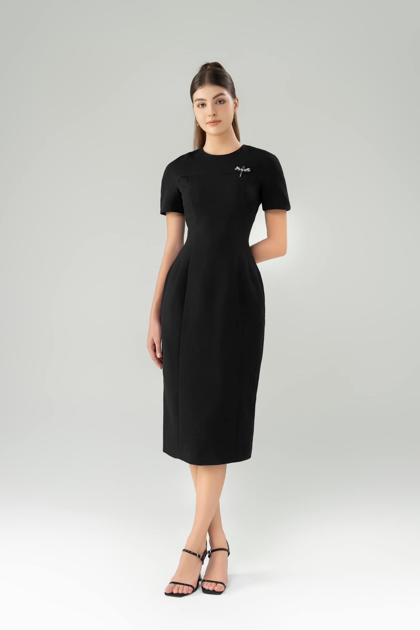 Bu sezonun en parlak adayları sade ama şık uzun elbiseler - Fotoğraf 5. Váy dài đơn giản nhưng sang trọng là ứng cử viên sáng giá nhất mùa này- Ảnh 5.