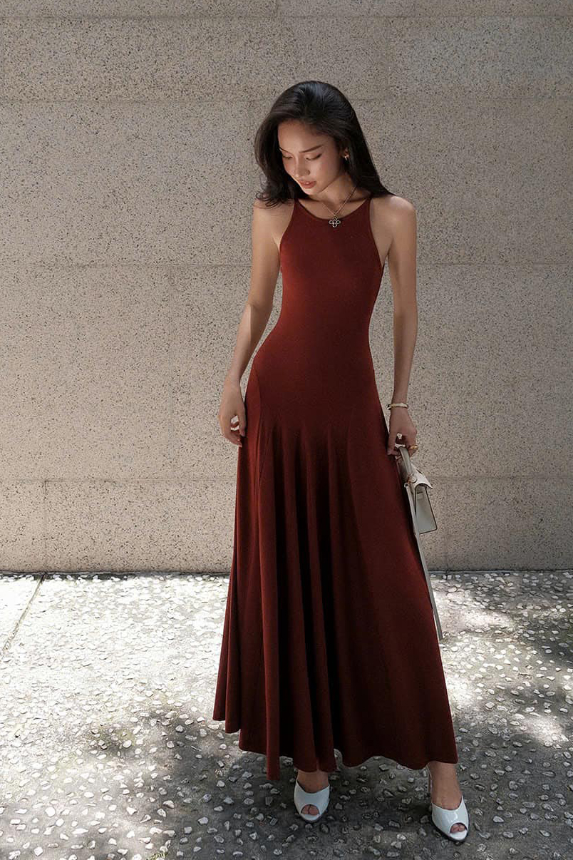 Bu sezonun en parlak adayları sade ama şık uzun elbiseler - Fotoğraf 9. Váy dài đơn giản nhưng sang trọng là ứng cử viên sáng giá nhất mùa này- Ảnh 9.