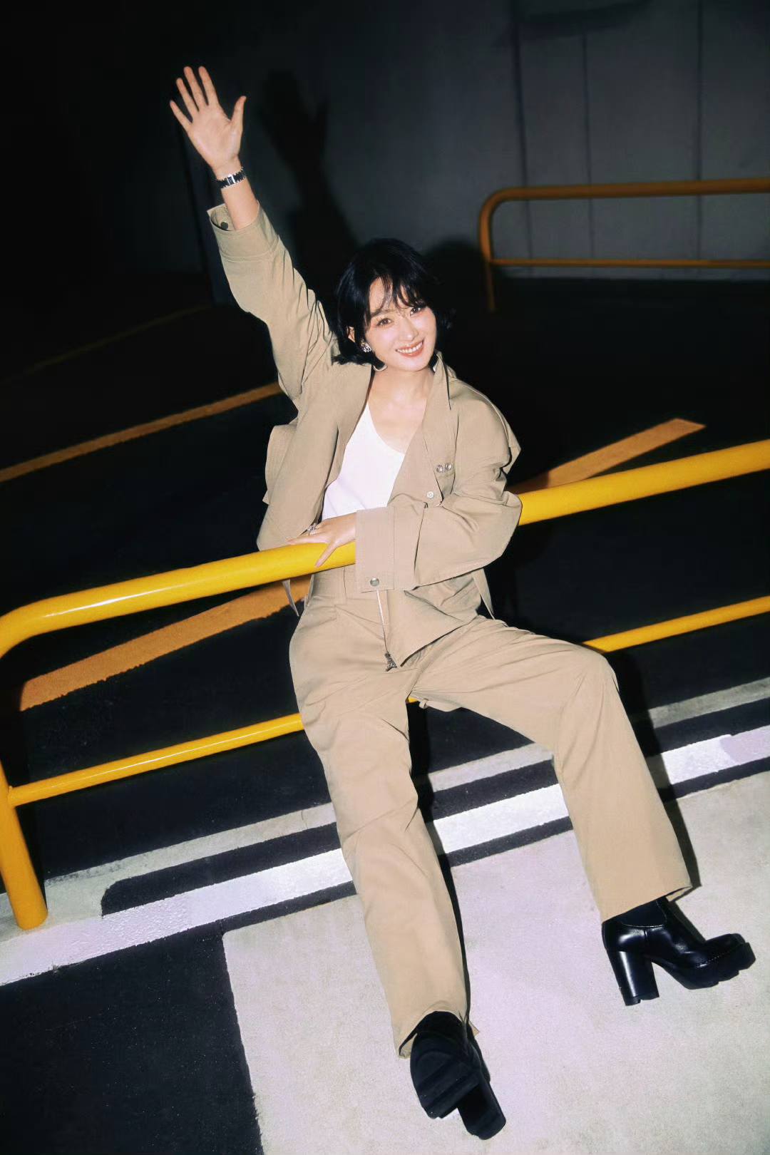 Lær hvordan Trieu Le Dinh endret frisyren sin, slik at hun så ekstremt ungdommelig ut – Bilde 7. Học cách Triệu Lệ Dĩnh đổi kiểu tóc mới, ngoại hình trẻ trung hết cỡ- Ảnh 7.