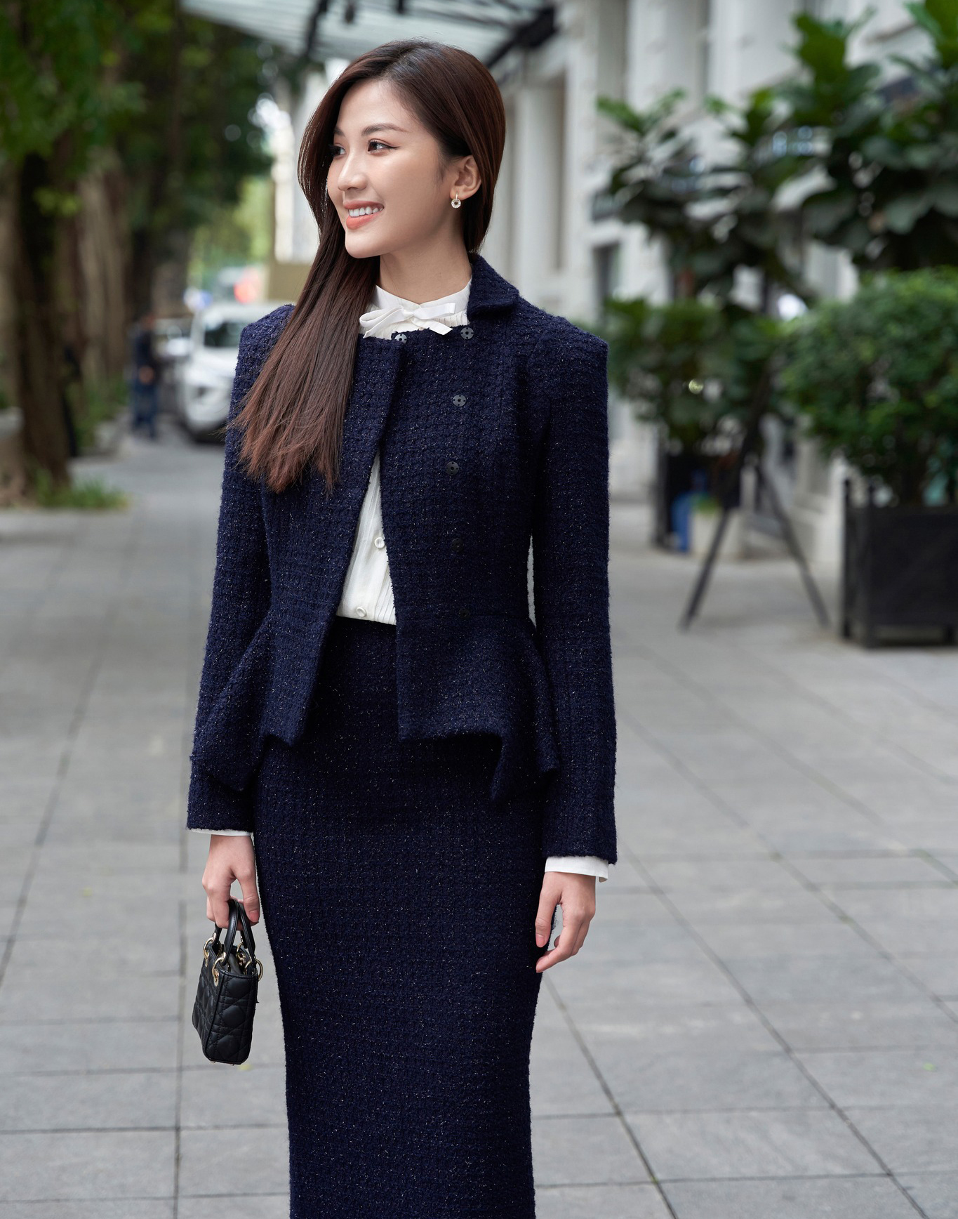 Ντυθείτε καλά για τη δουλειά και το παιχνίδι με ένα στυλιζαρισμένο γιλέκο - Φωτογραφία 6. Mặc đẹp đi làm, đi chơi cùng áo vest cách điệu- Ảnh 6.