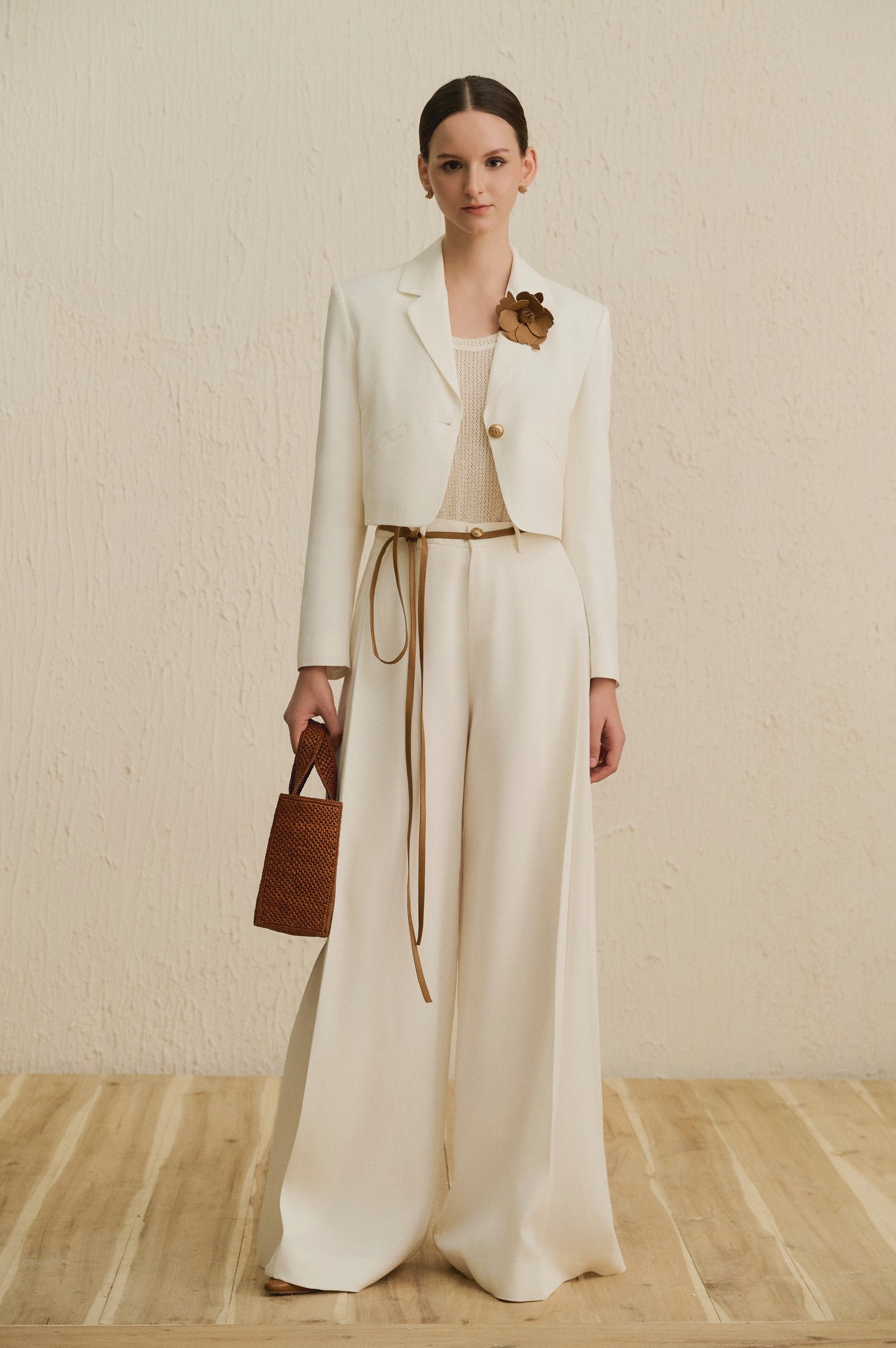 Ντυθείτε καλά για τη δουλειά και το παιχνίδι με ένα στυλιζαρισμένο γιλέκο - Φωτογραφία 8. Mặc đẹp đi làm, đi chơi cùng áo vest cách điệu- Ảnh 8.