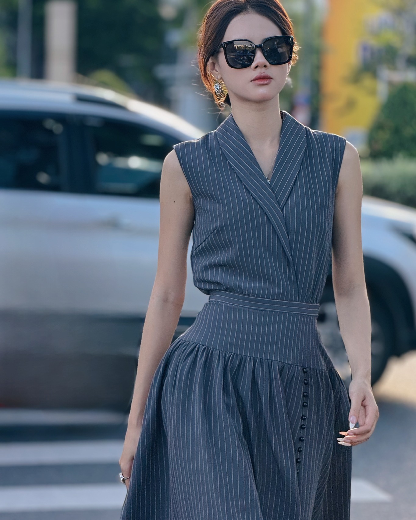 تازه و جوان با مد اداری خاکستری - عکس ۱. Mới mẻ và trẻ trung với thời trang công sở xám- Ảnh 1.