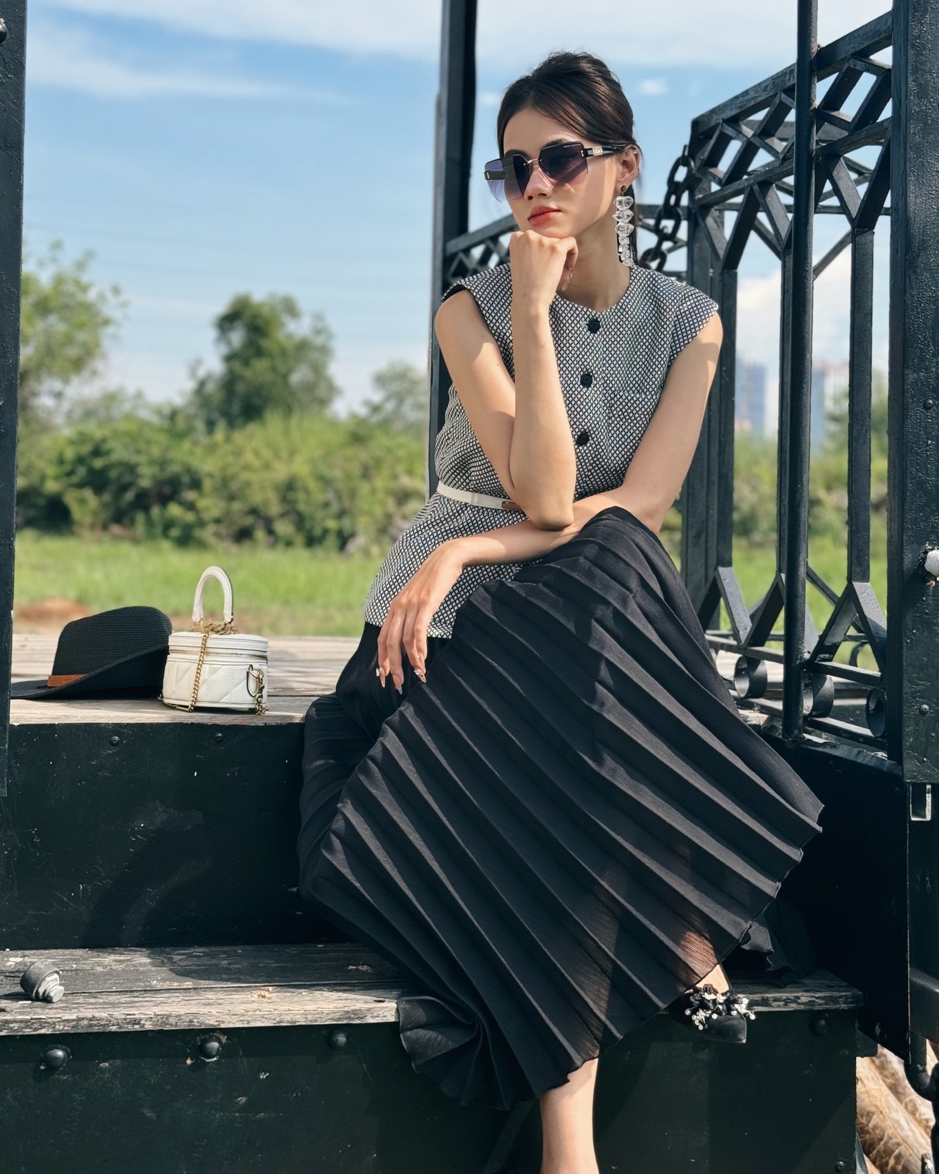 تازه و جوان با مد اداری خاکستری - عکس ۲. Mới mẻ và trẻ trung với thời trang công sở xám- Ảnh 2.